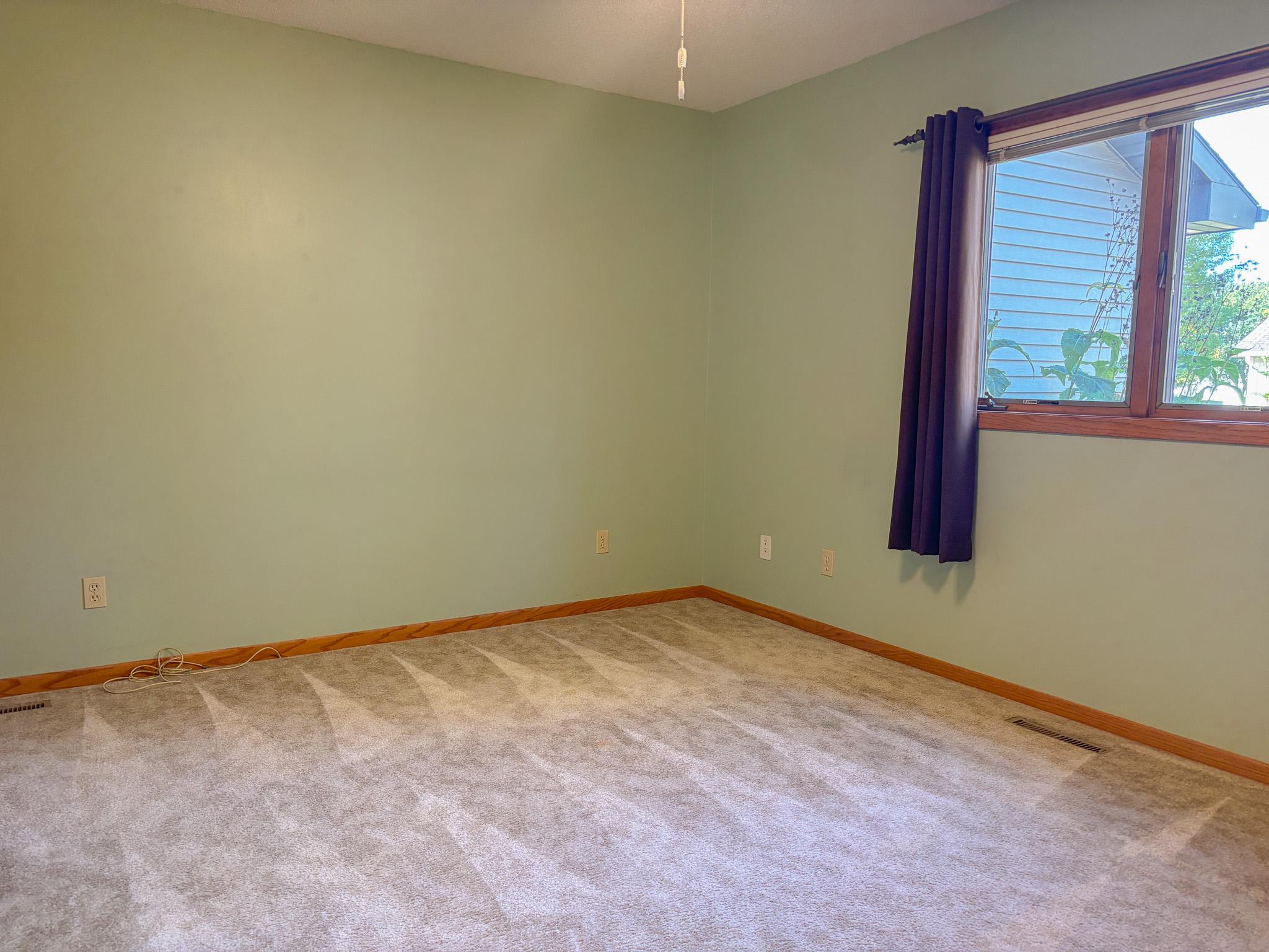 1995 single family home for sale at 1727 S Court Street in Fergus Falls, MN — 3 bed, 2 bath (photo 13 of 64)