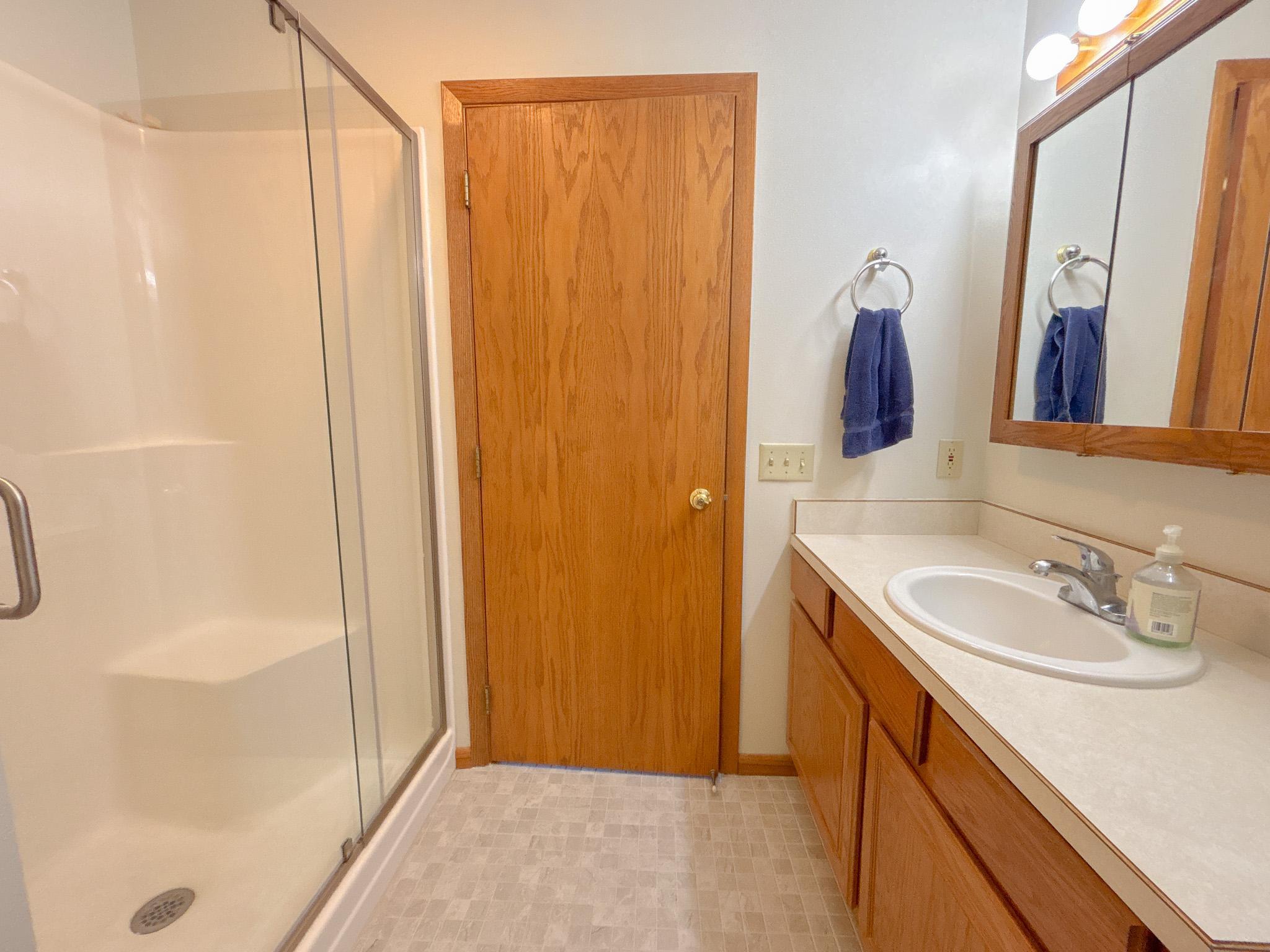 1995 single family home for sale at 1727 S Court Street in Fergus Falls, MN — 3 bed, 2 bath (photo 15 of 64)
