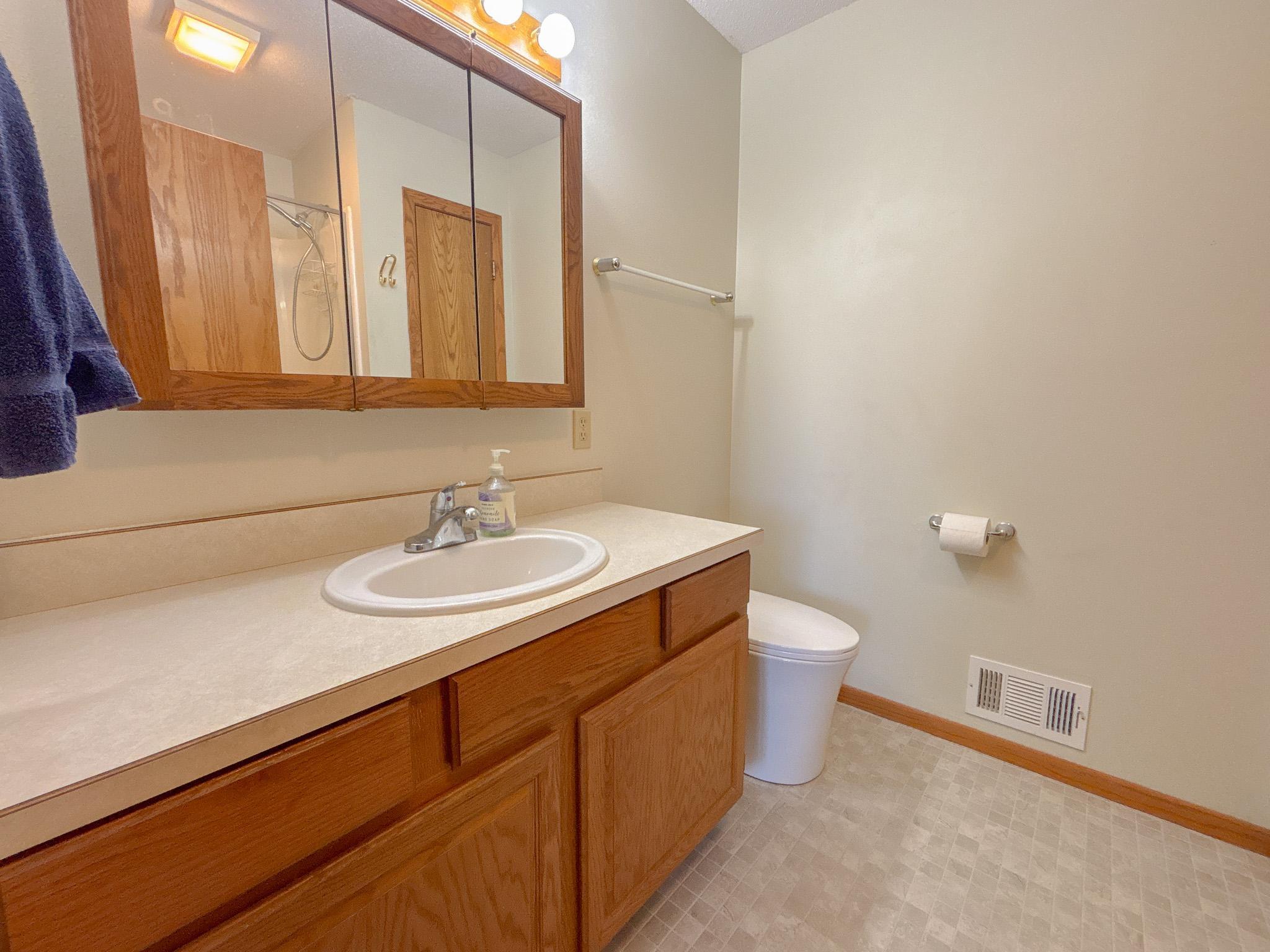 1995 single family home for sale at 1727 S Court Street in Fergus Falls, MN — 3 bed, 2 bath (photo 16 of 64)