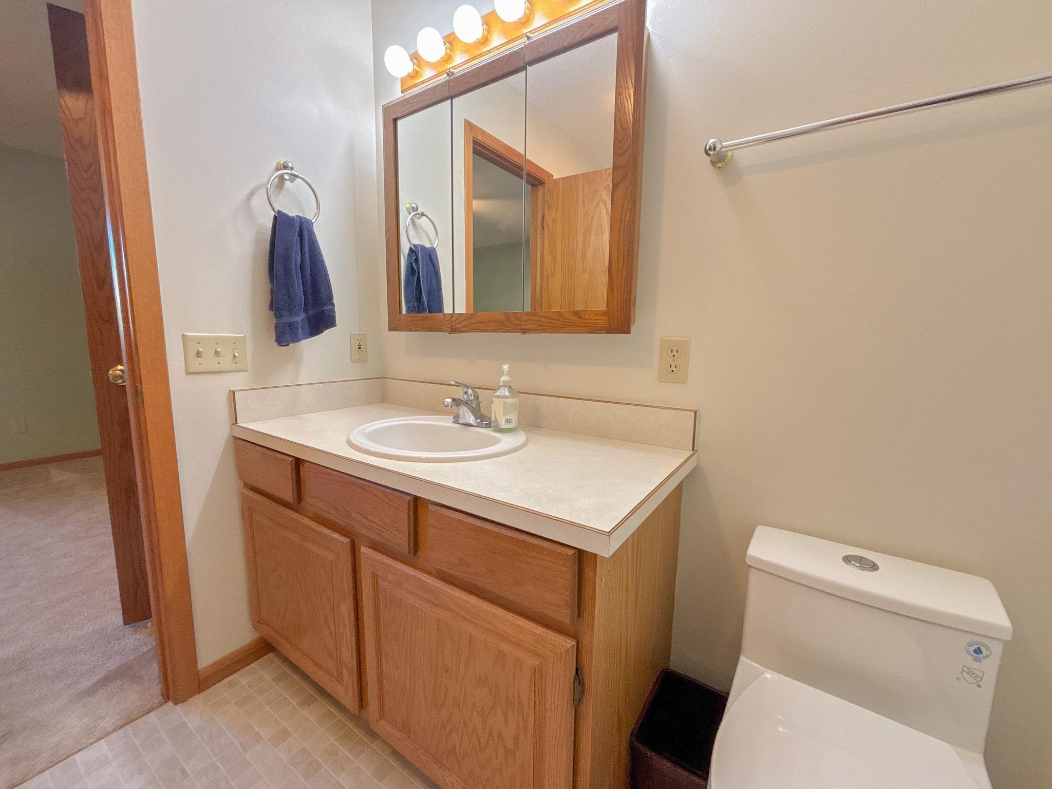 1995 single family home for sale at 1727 S Court Street in Fergus Falls, MN — 3 bed, 2 bath (photo 17 of 64)