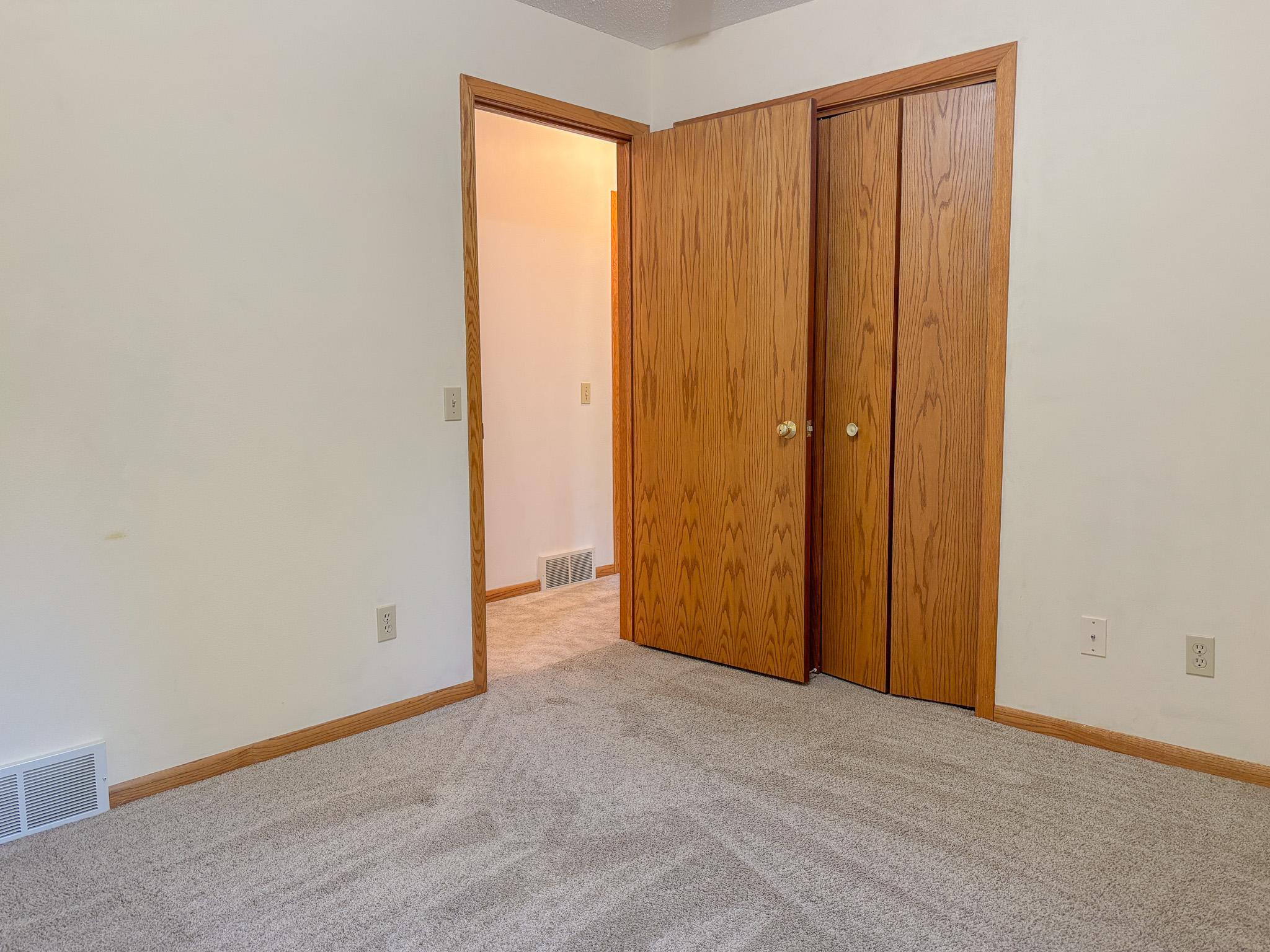 1995 single family home for sale at 1727 S Court Street in Fergus Falls, MN — 3 bed, 2 bath (photo 20 of 64)