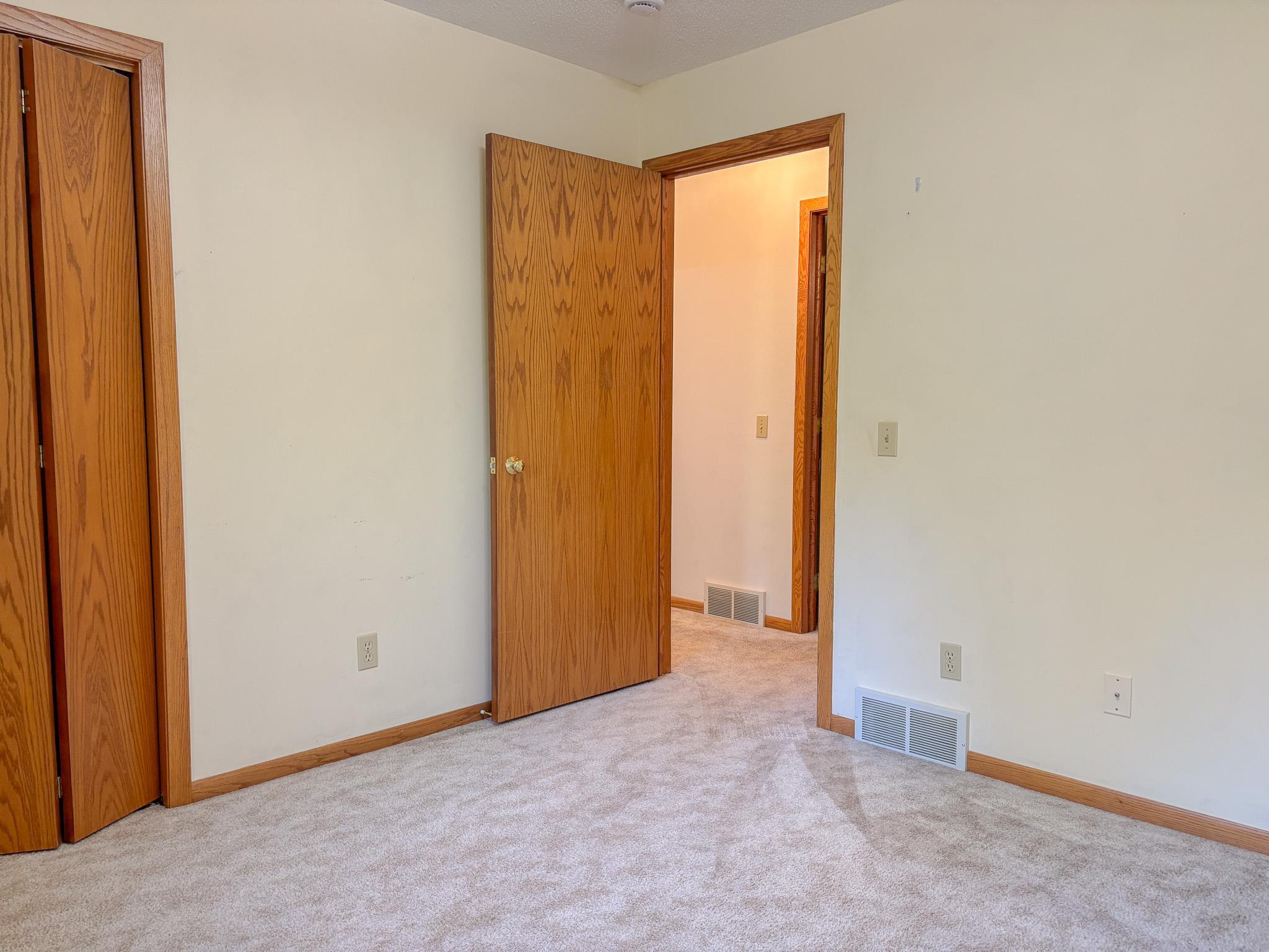 1995 single family home for sale at 1727 S Court Street in Fergus Falls, MN — 3 bed, 2 bath (photo 23 of 64)