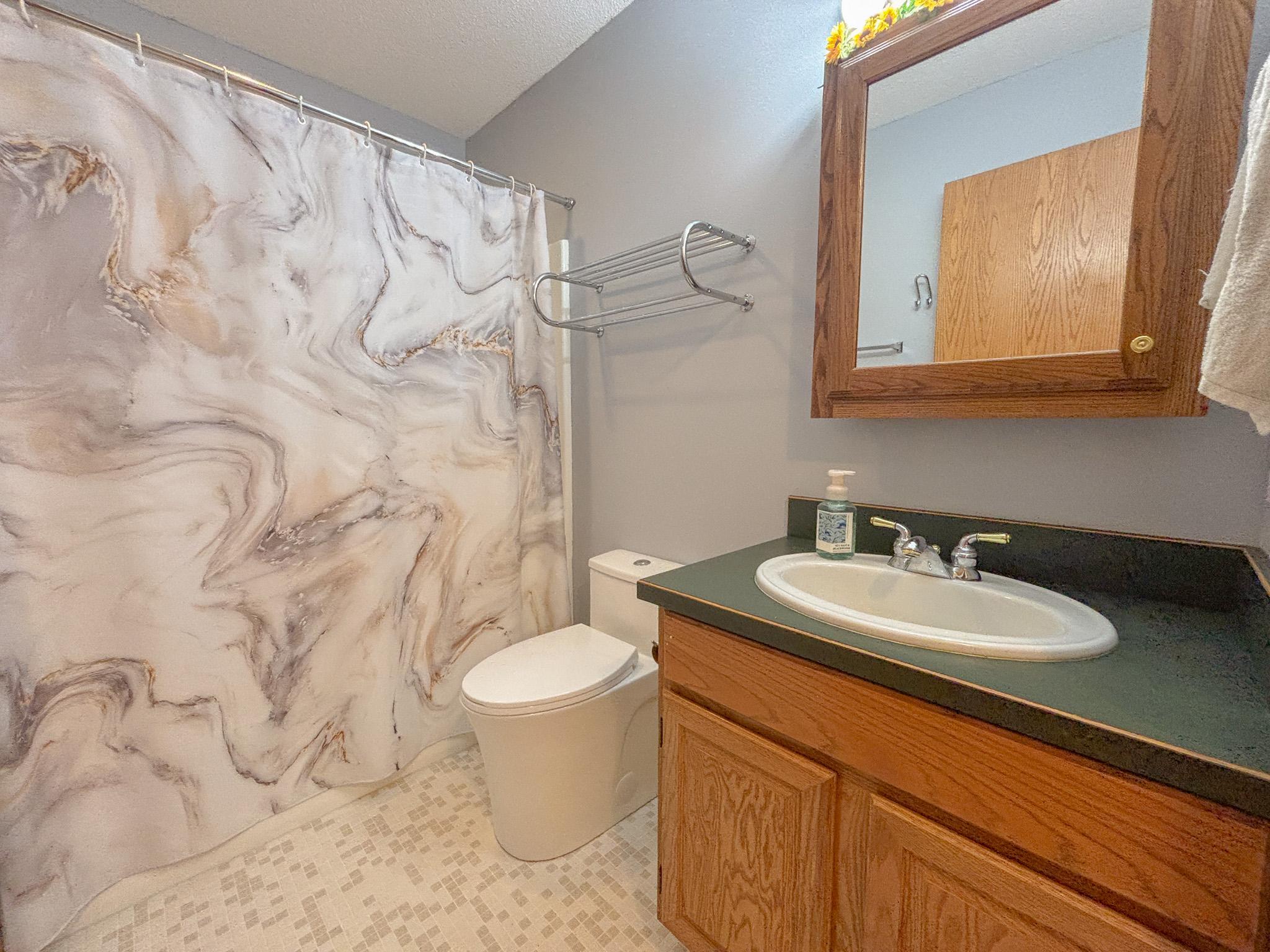 1995 single family home for sale at 1727 S Court Street in Fergus Falls, MN — 3 bed, 2 bath (photo 24 of 64)