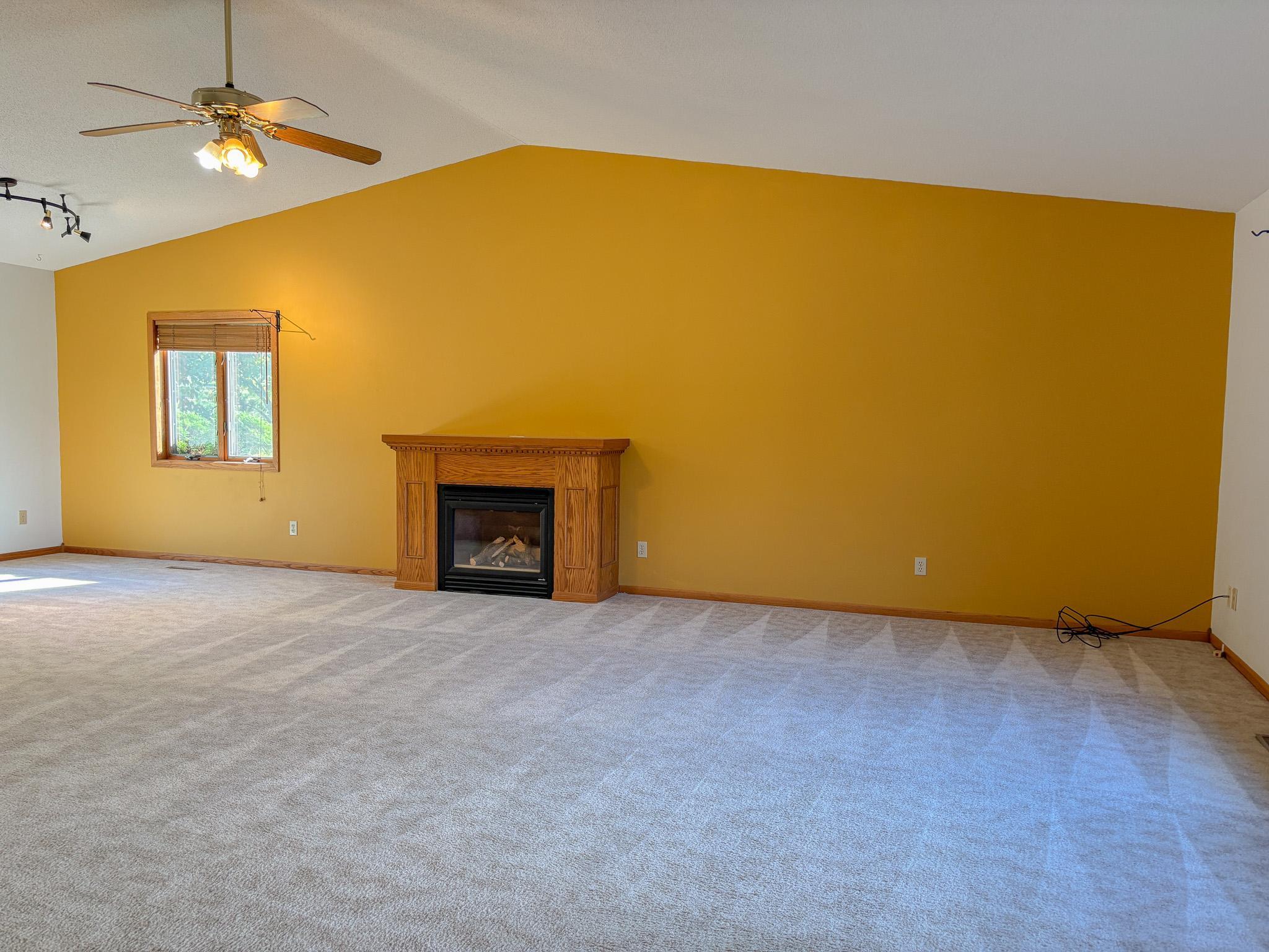 1995 single family home for sale at 1727 S Court Street in Fergus Falls, MN — 3 bed, 2 bath (photo 4 of 64)