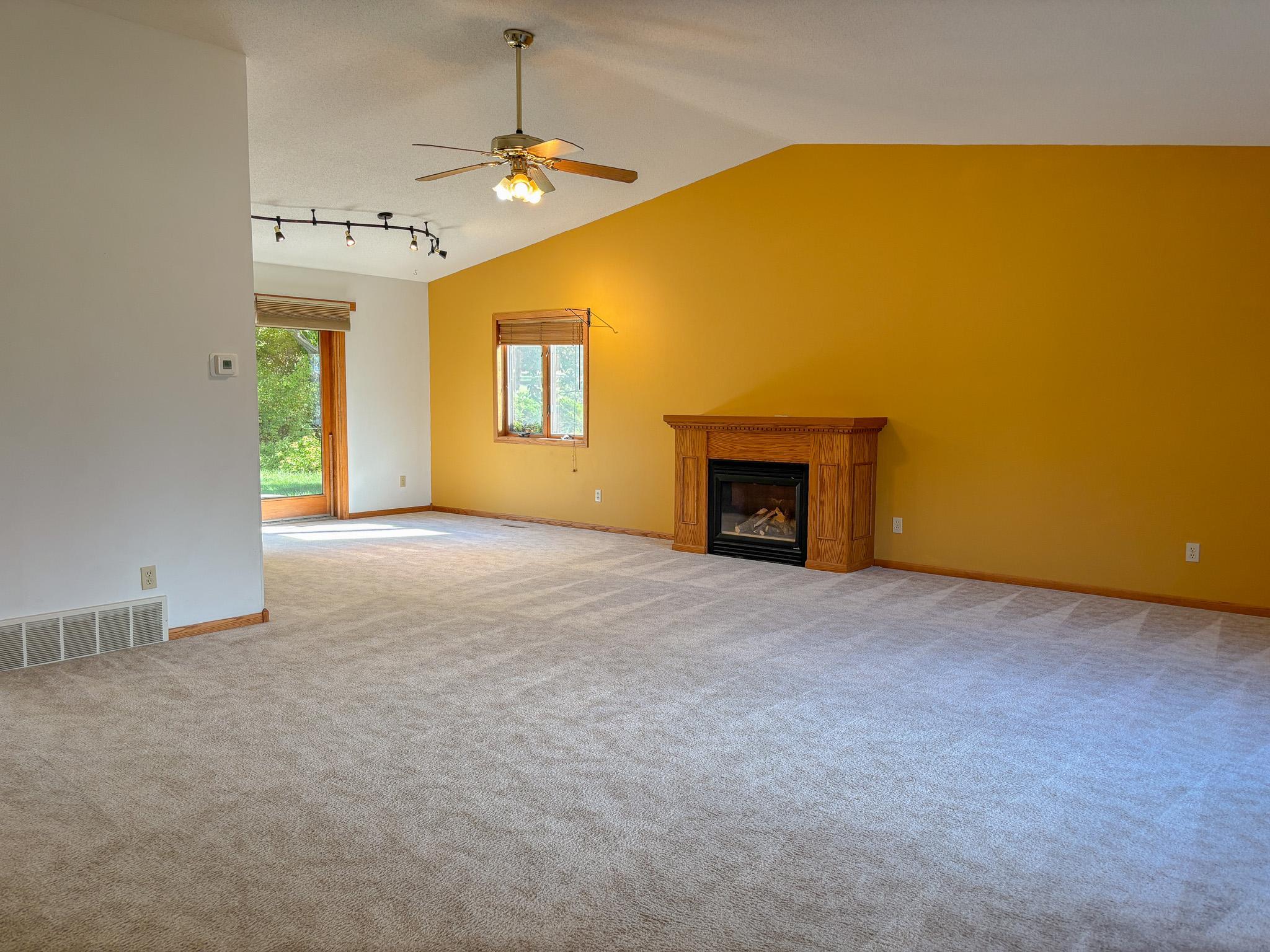 1995 single family home for sale at 1727 S Court Street in Fergus Falls, MN — 3 bed, 2 bath (photo 5 of 64)