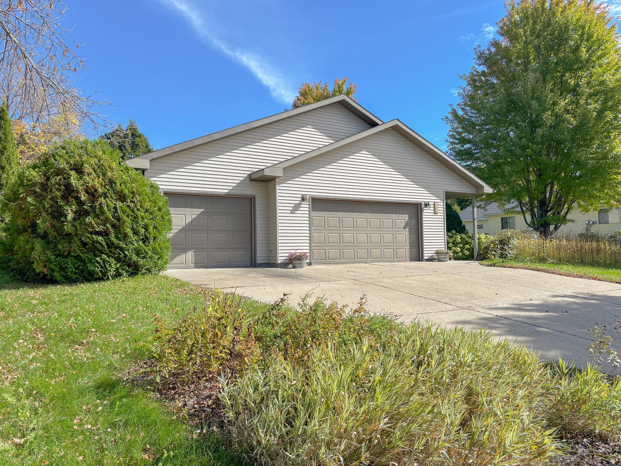 1995 single family home for sale at 1727 S Court Street in Fergus Falls, MN — 3 bed, 2 bath (photo 44 of 64)