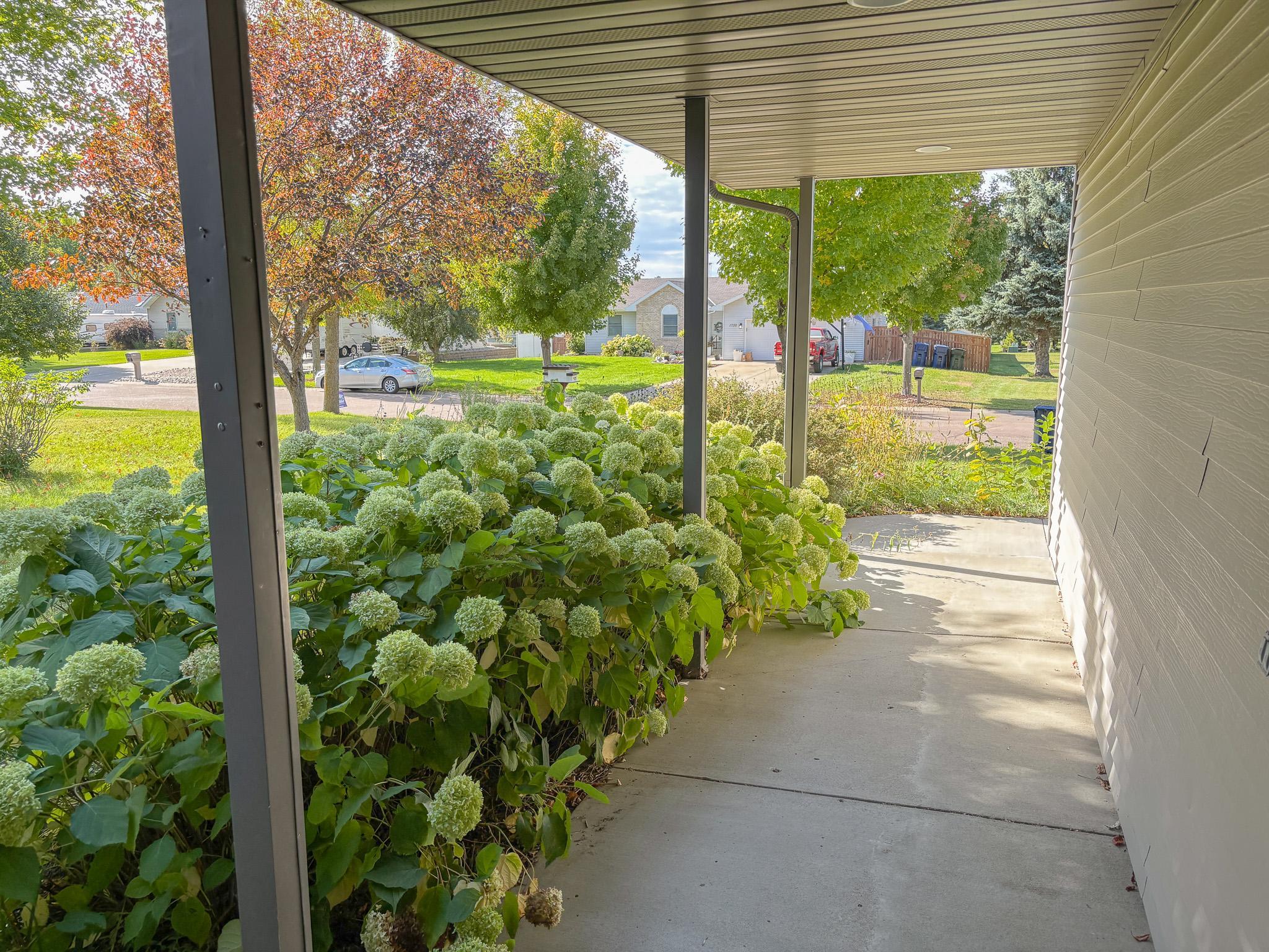 1995 single family home for sale at 1727 S Court Street in Fergus Falls, MN — 3 bed, 2 bath (photo 47 of 64)