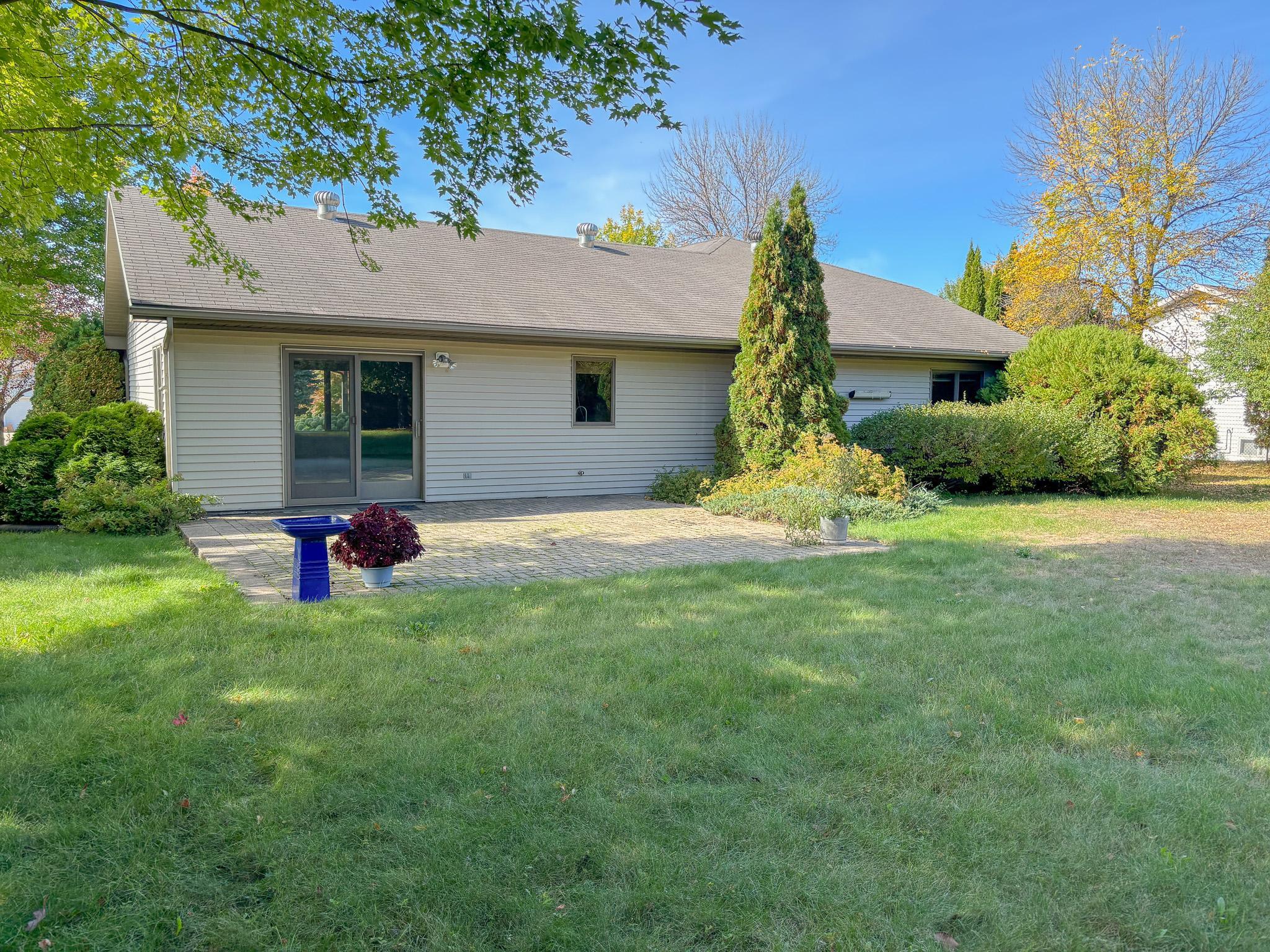 1995 single family home for sale at 1727 S Court Street in Fergus Falls, MN — 3 bed, 2 bath (photo 52 of 64)