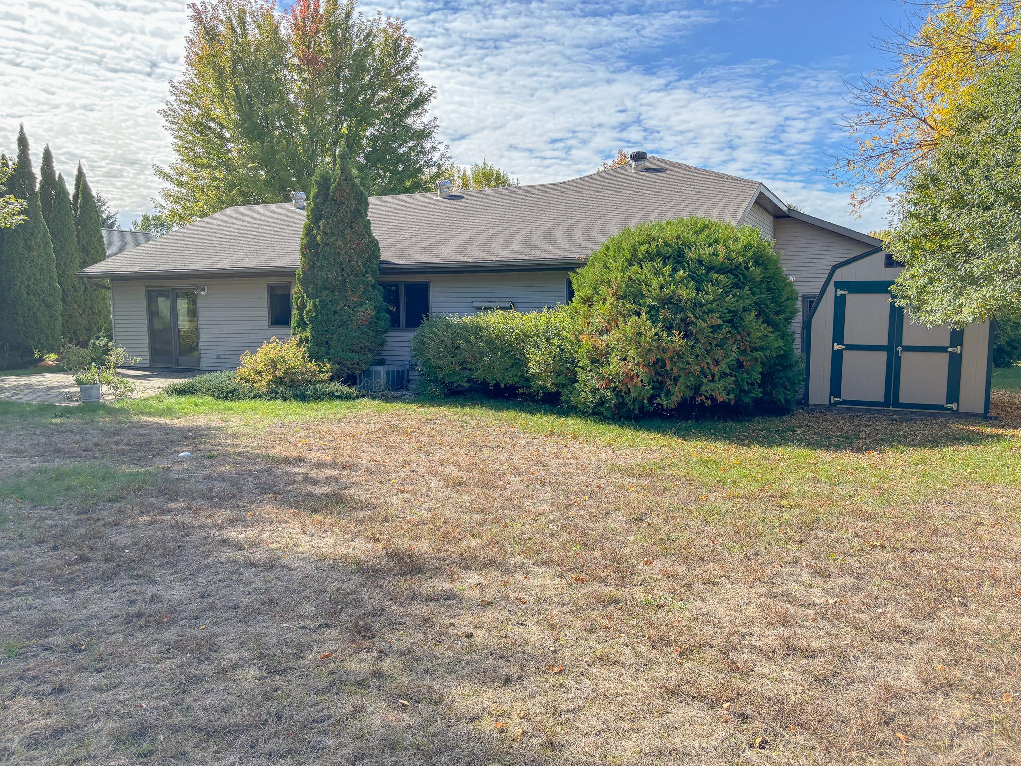 1995 single family home for sale at 1727 S Court Street in Fergus Falls, MN — 3 bed, 2 bath (photo 54 of 64)