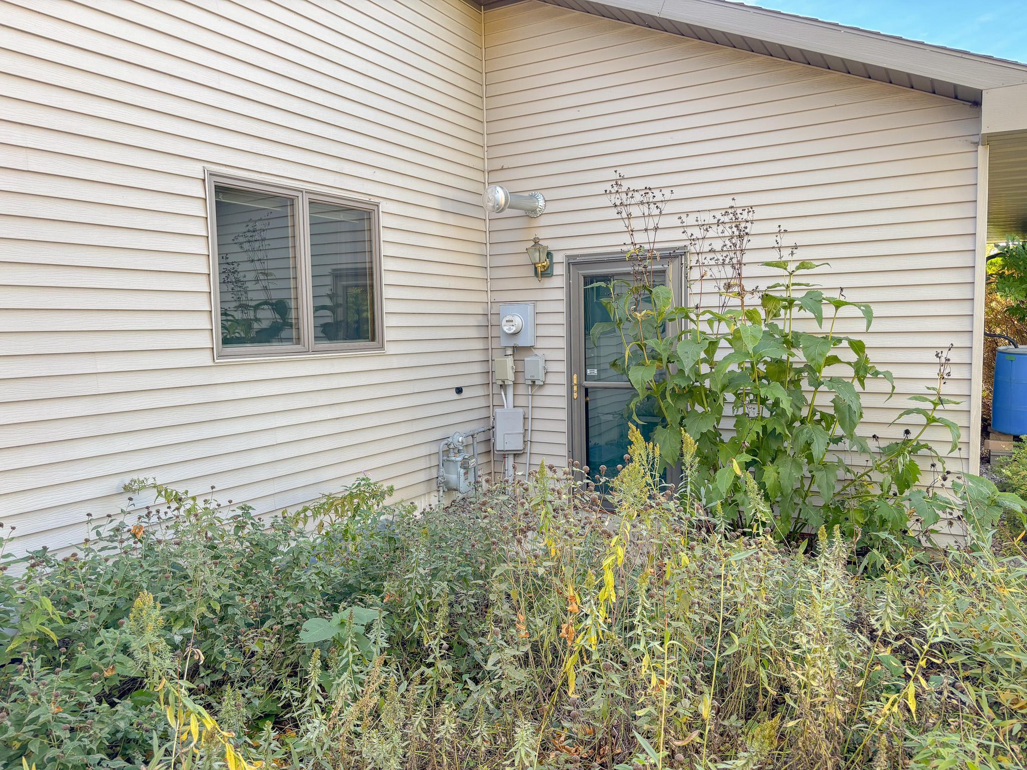 1995 single family home for sale at 1727 S Court Street in Fergus Falls, MN — 3 bed, 2 bath (photo 56 of 64)