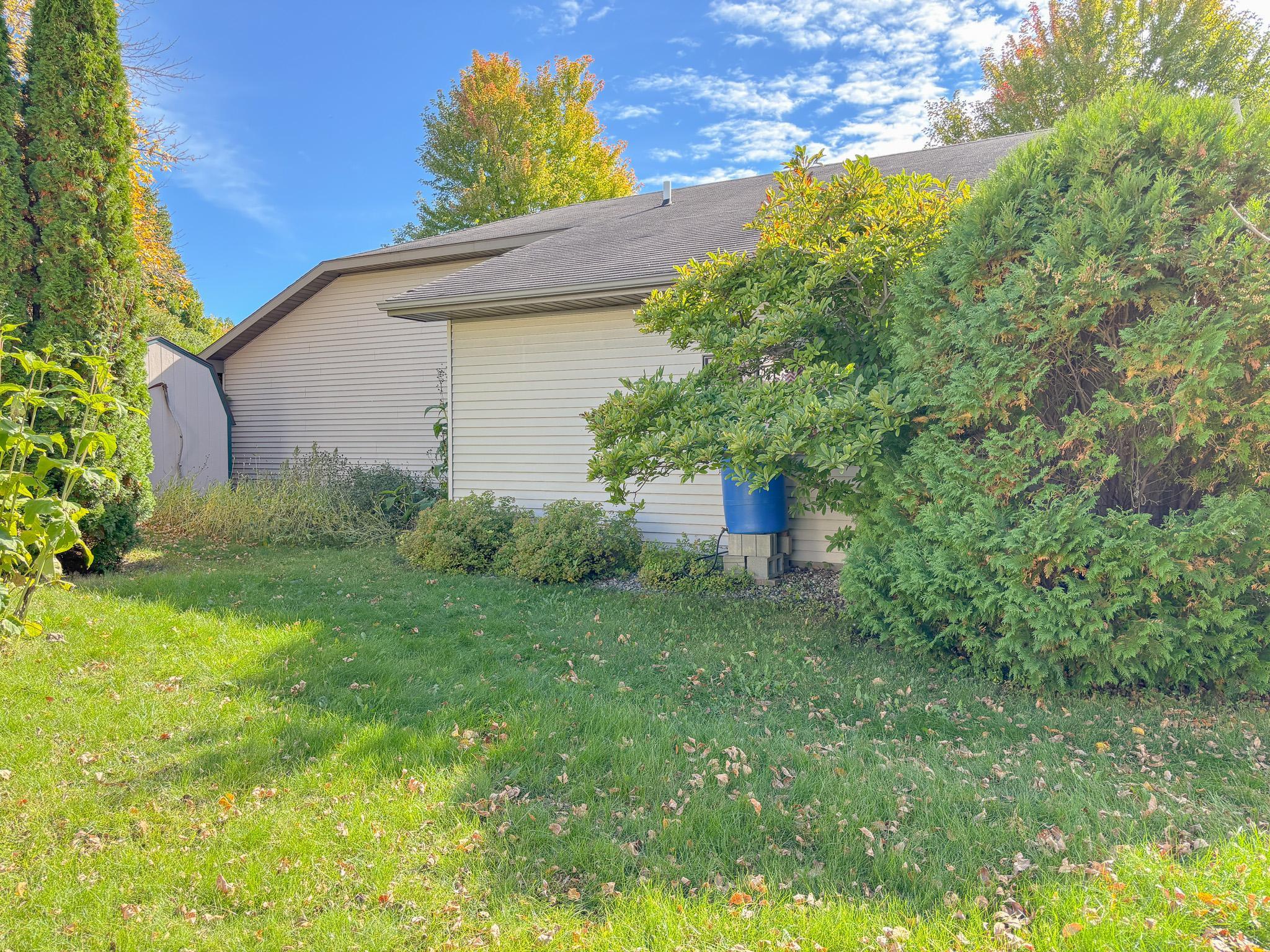 1995 single family home for sale at 1727 S Court Street in Fergus Falls, MN — 3 bed, 2 bath (photo 57 of 64)