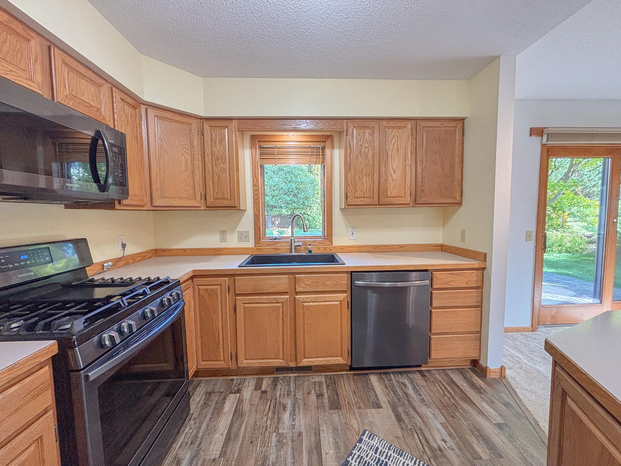 1995 single family home for sale at 1727 S Court Street in Fergus Falls, MN — 3 bed, 2 bath (photo 7 of 64)