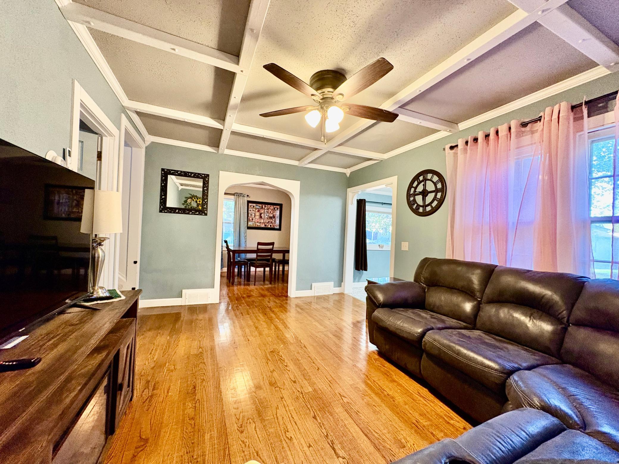 1945 single family home for sale at 311 Bay Avenue SE in Baudette, MN — 3 bed, 2 bath (photo 14 of 34)
