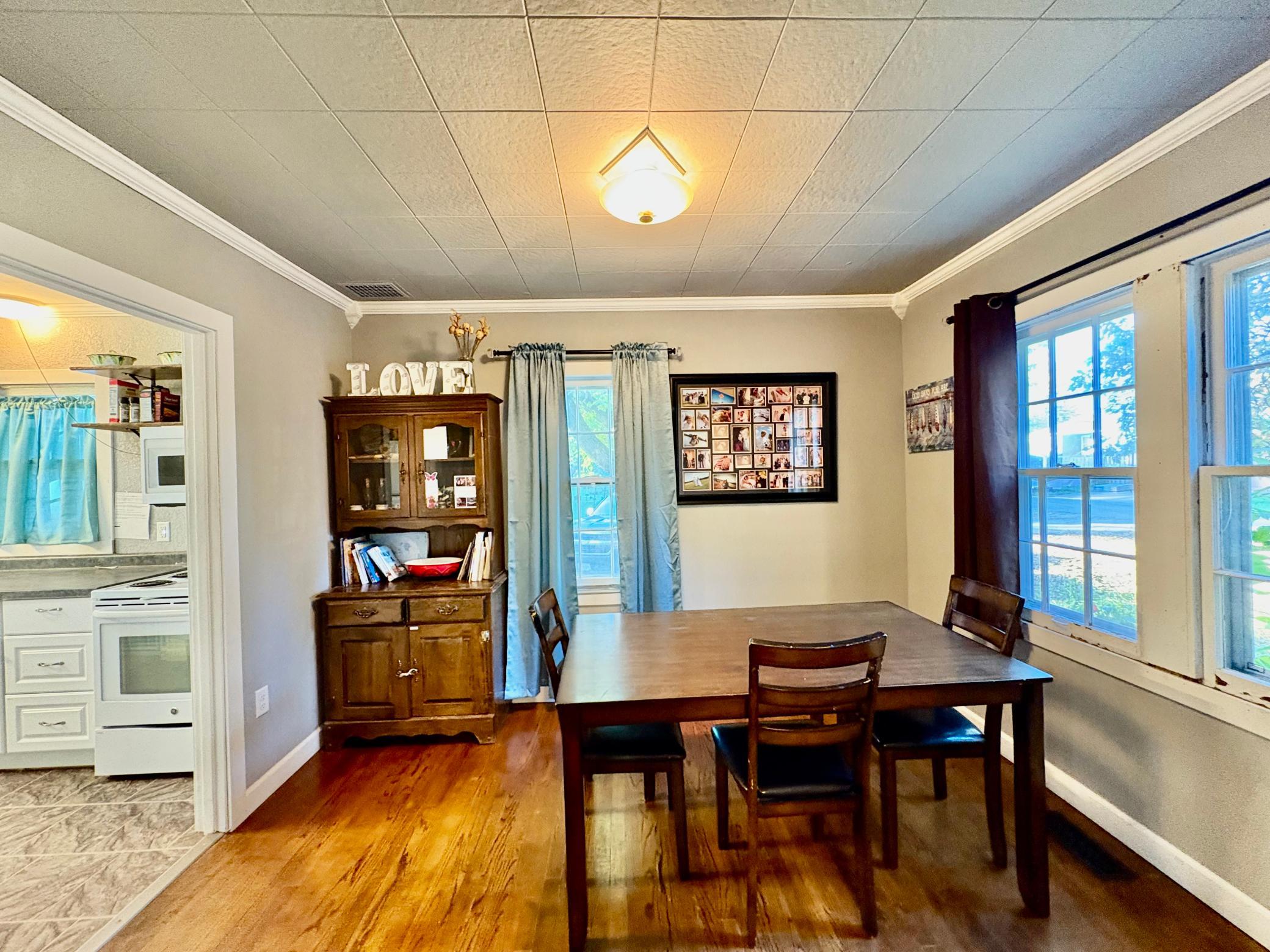 1945 single family home for sale at 311 Bay Avenue SE in Baudette, MN — 3 bed, 2 bath (photo 15 of 34)