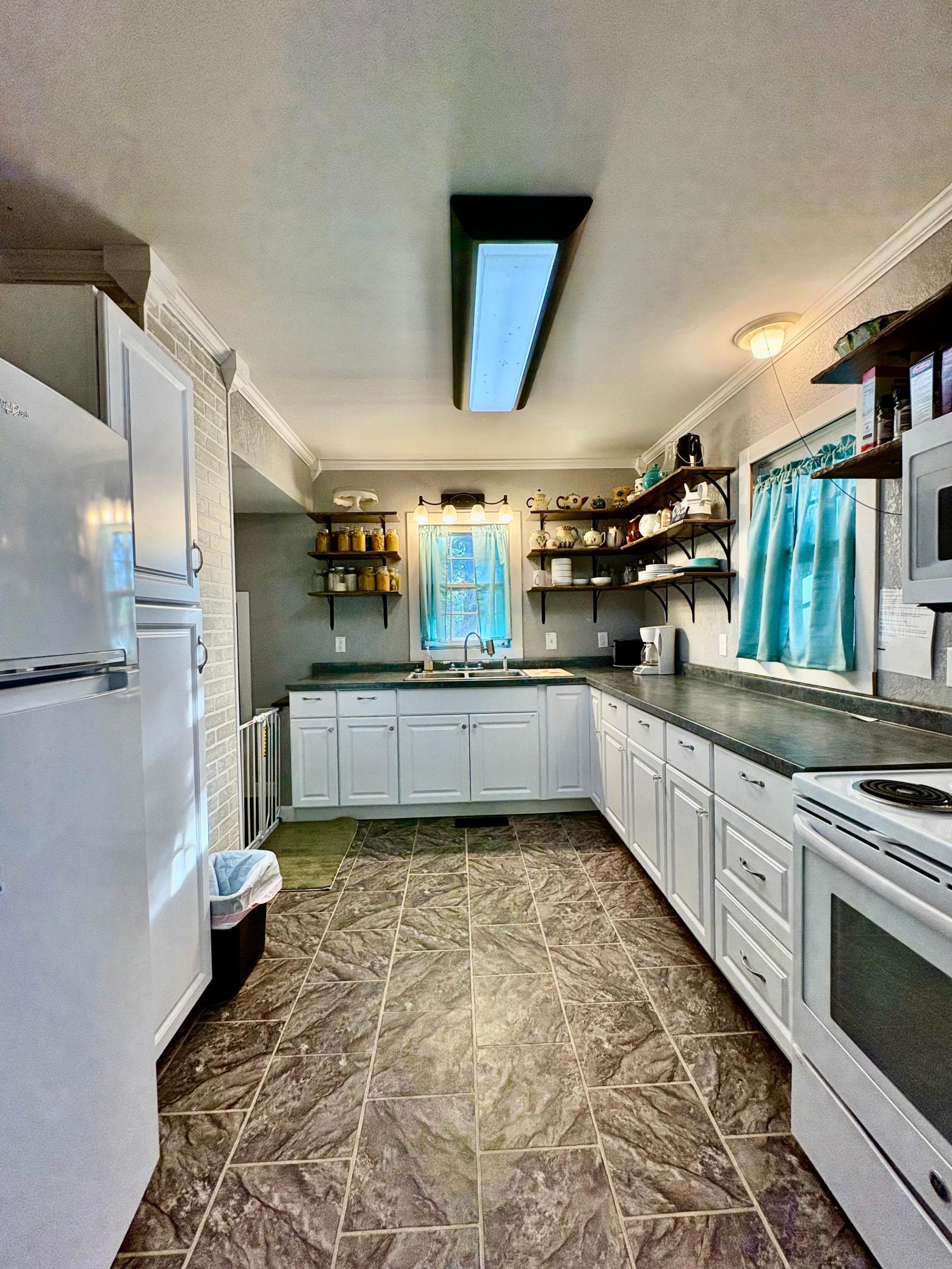 1945 single family home for sale at 311 Bay Avenue SE in Baudette, MN — 3 bed, 2 bath (photo 18 of 34)
