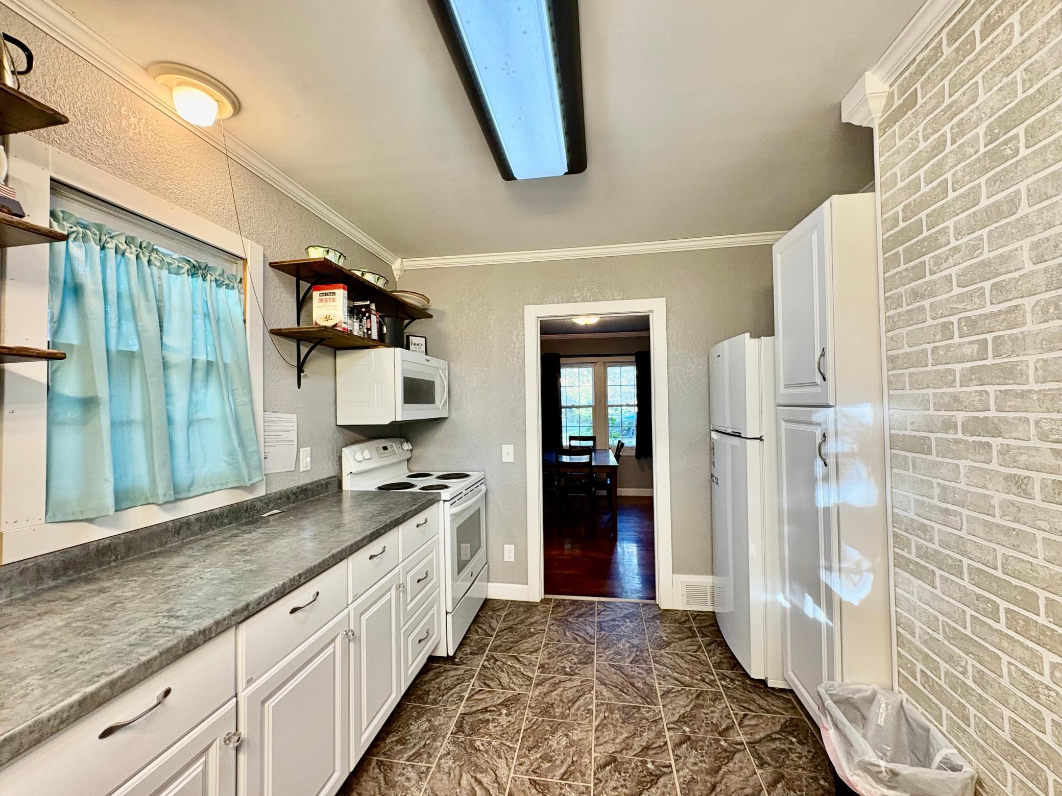 1945 single family home for sale at 311 Bay Avenue SE in Baudette, MN — 3 bed, 2 bath (photo 19 of 34)