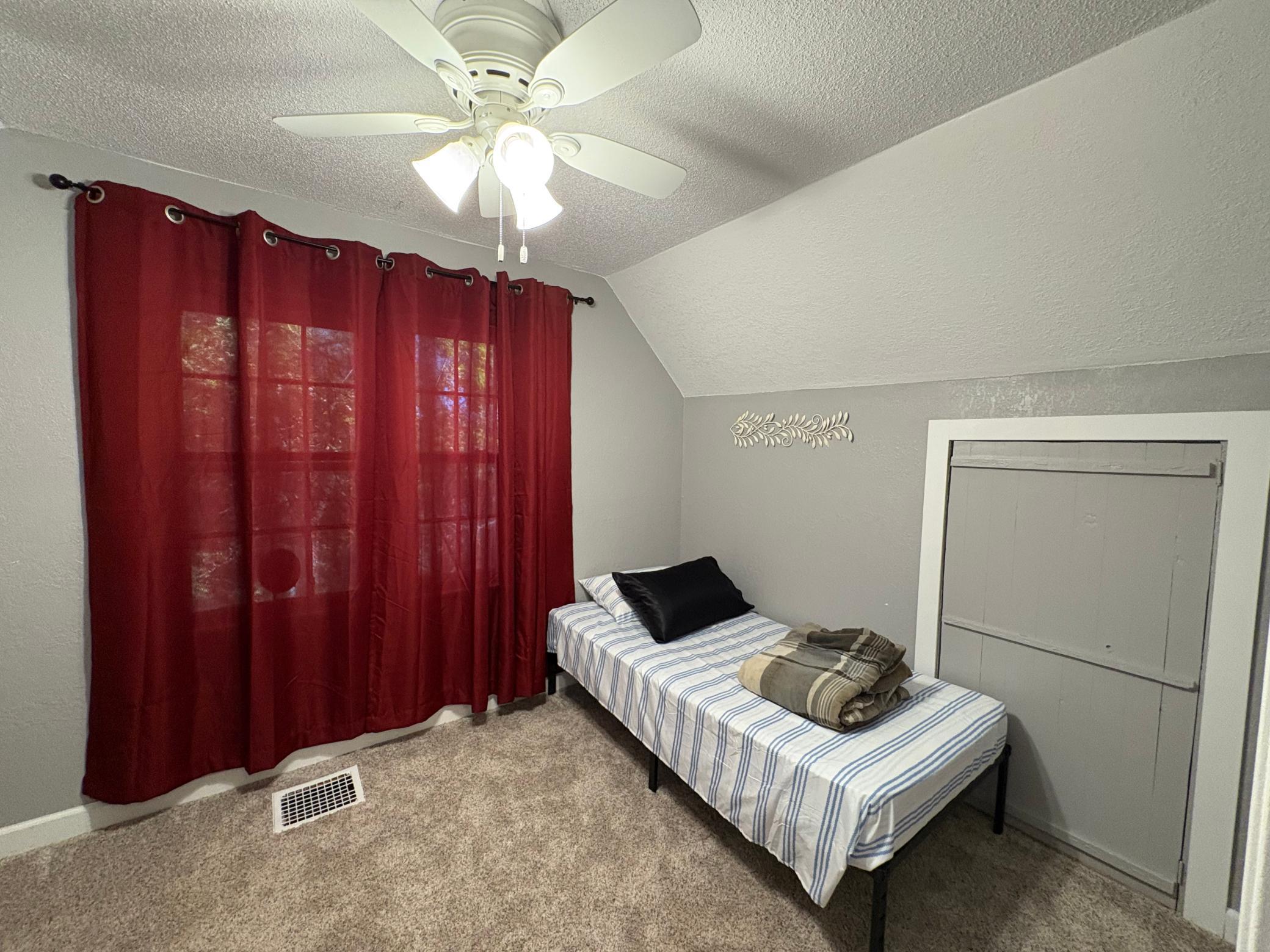 1945 single family home for sale at 311 Bay Avenue SE in Baudette, MN — 3 bed, 2 bath (photo 25 of 34)
