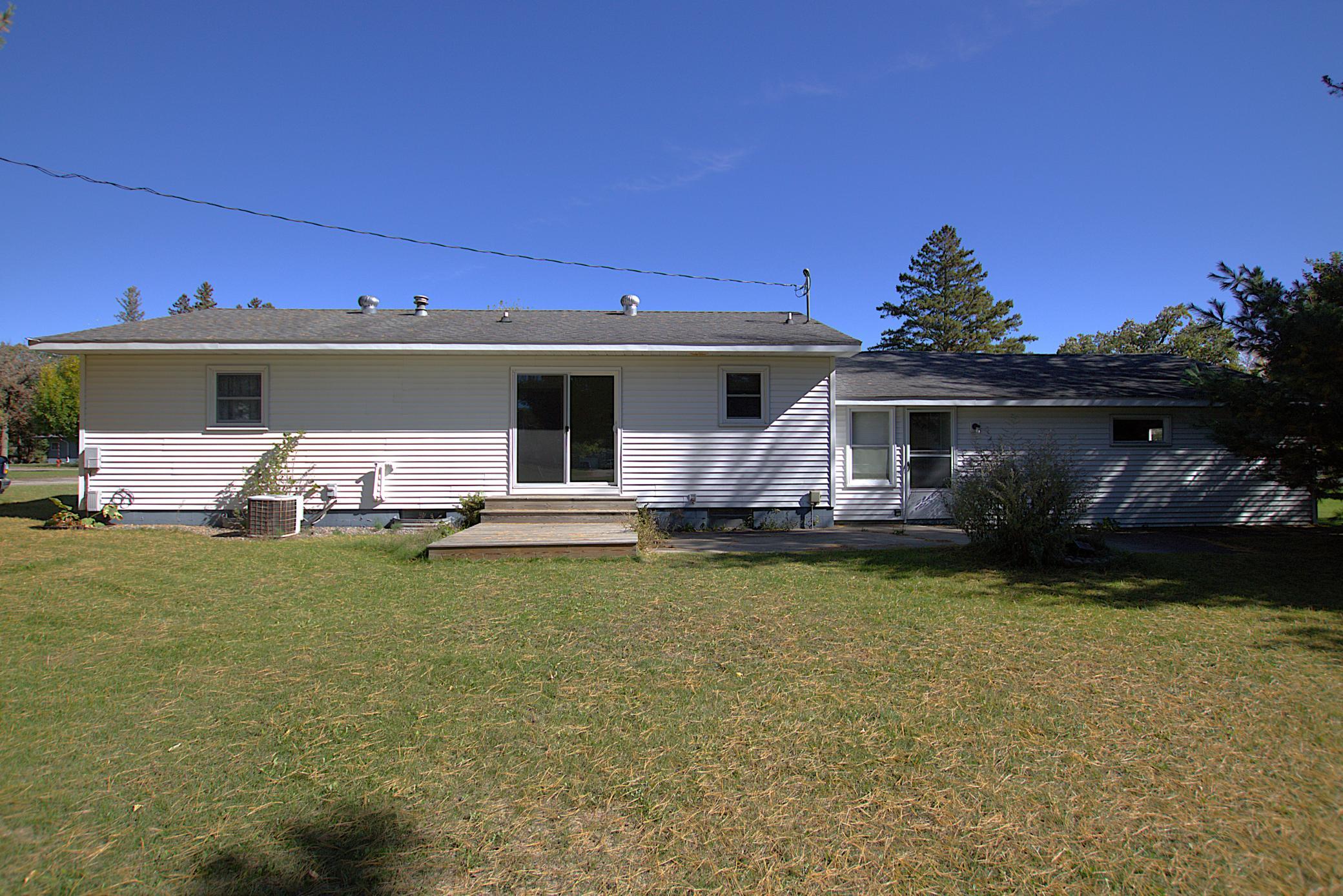 1970 single family home for sale at 1519 4th Street NE in Staples, MN — 3 bed, 2 bath (photo 3 of 25)