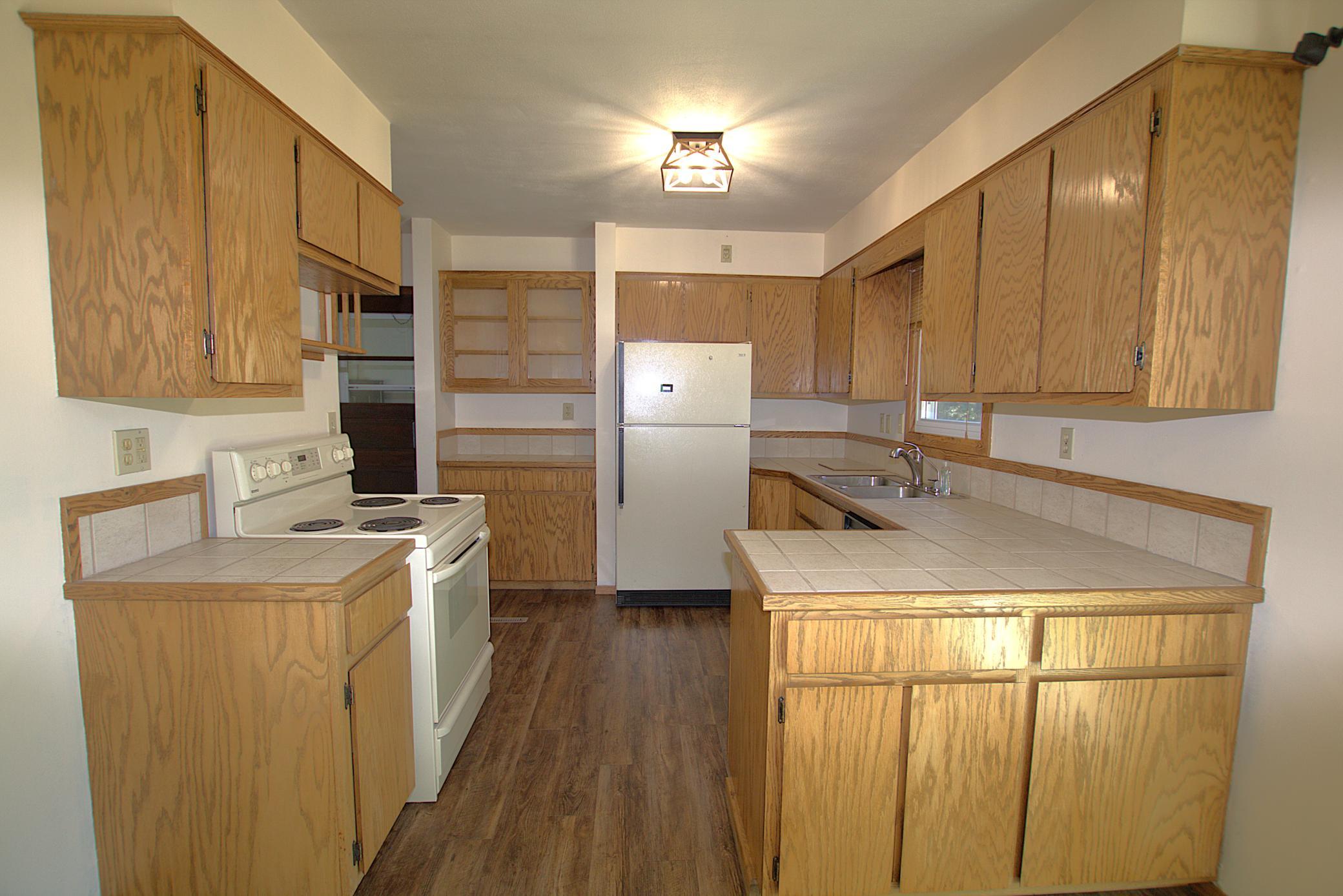 1970 single family home for sale at 1519 4th Street NE in Staples, MN — 3 bed, 2 bath (photo 5 of 25)