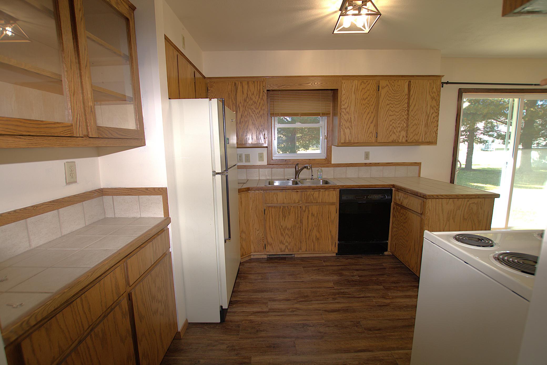 1970 single family home for sale at 1519 4th Street NE in Staples, MN — 3 bed, 2 bath (photo 6 of 25)