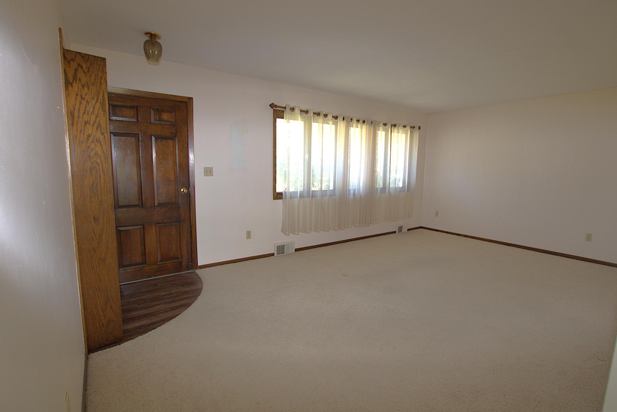 1970 single family home for sale at 1519 4th Street NE in Staples, MN — 3 bed, 2 bath (photo 10 of 25)