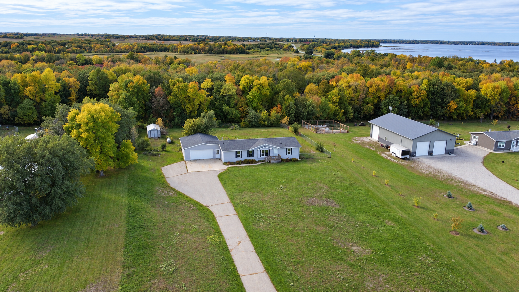 2003 single family home for sale at 21049 Westwood Drive in Clitherall, MN — 3 bed, 2 bath (photo 4 of 25)