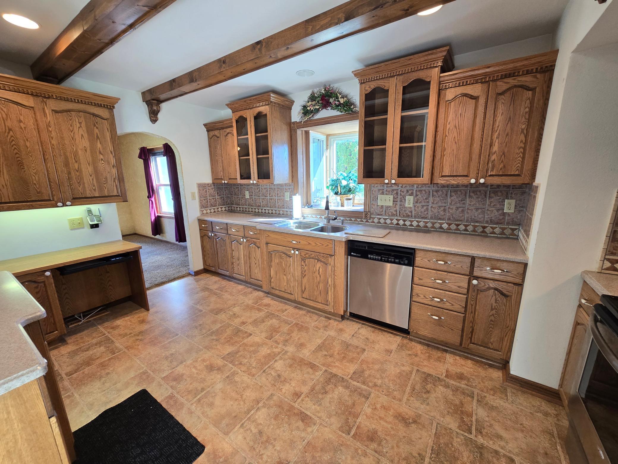 1952 single family home for sale at 1706 2nd Avenue S in Fargo, ND — 2 bed, 1 bath (photo 12 of 23)