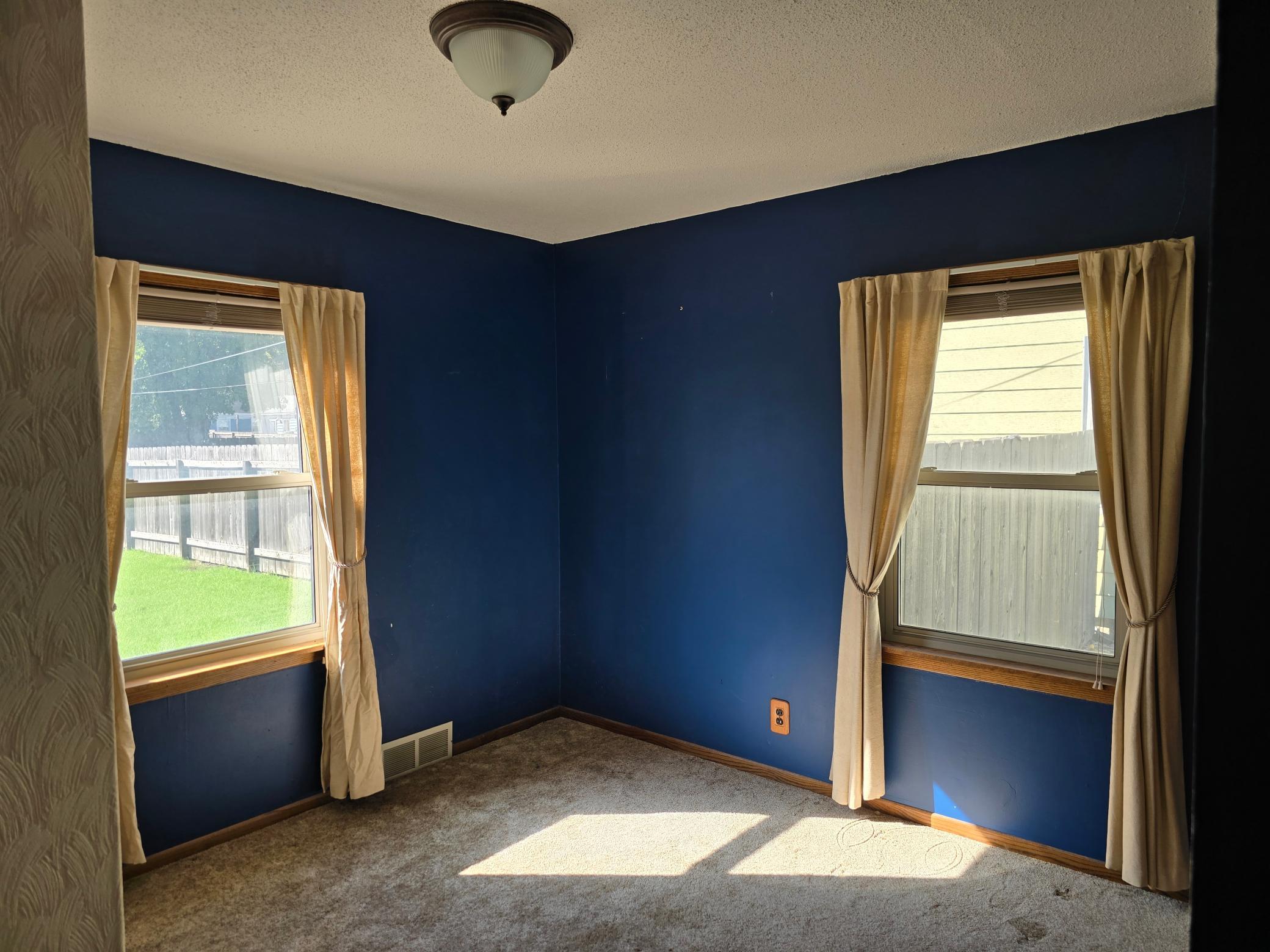 1952 single family home for sale at 1706 2nd Avenue S in Fargo, ND — 2 bed, 1 bath (photo 14 of 23)