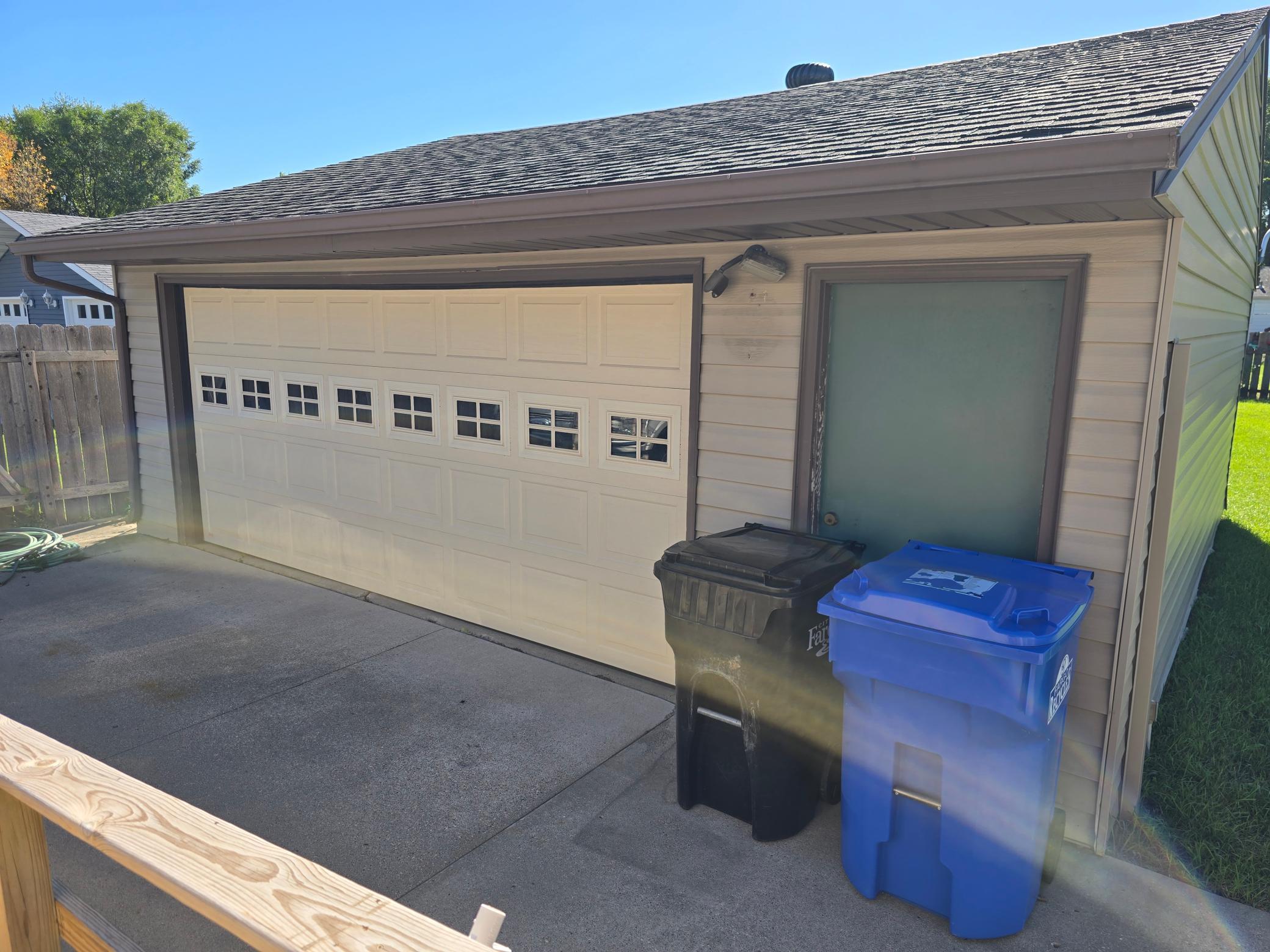 1952 single family home for sale at 1706 2nd Avenue S in Fargo, ND — 2 bed, 1 bath (photo 3 of 23)