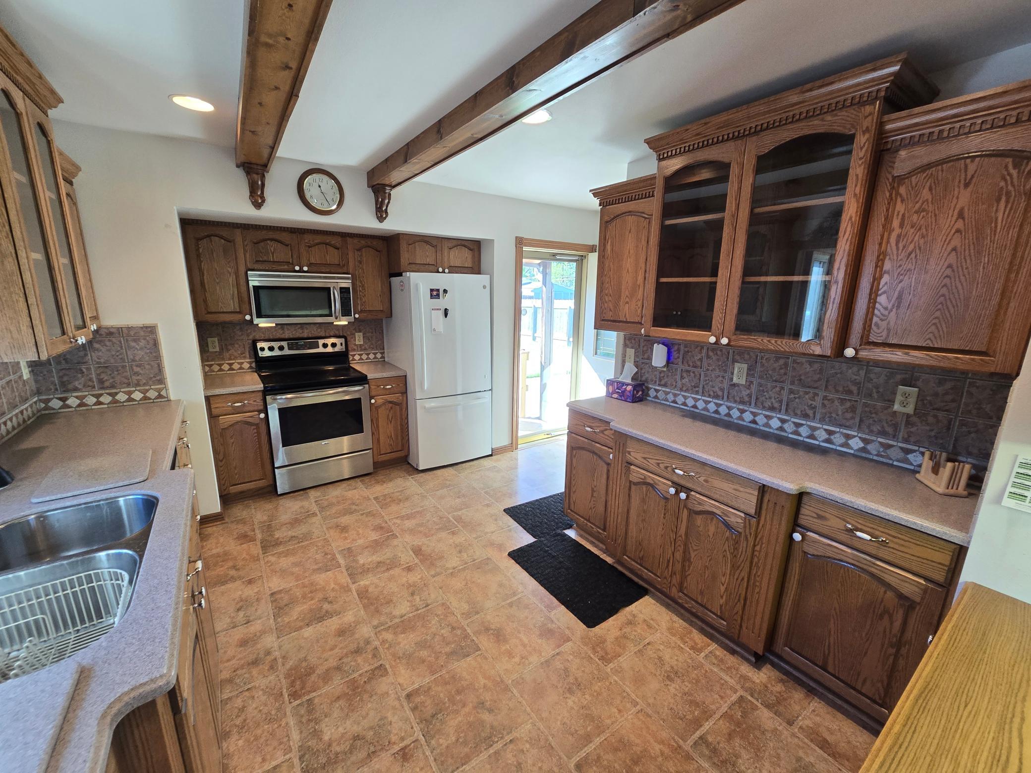 1952 single family home for sale at 1706 2nd Avenue S in Fargo, ND — 2 bed, 1 bath (photo 8 of 23)