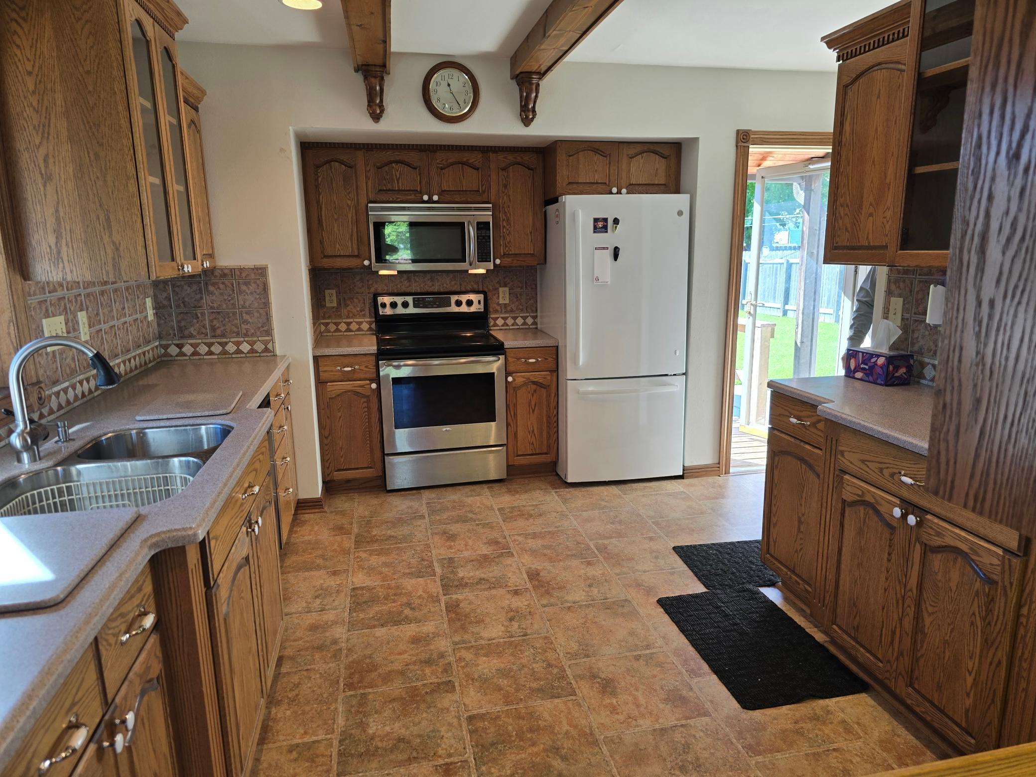 1952 single family home for sale at 1706 2nd Avenue S in Fargo, ND — 2 bed, 1 bath (photo 9 of 23)