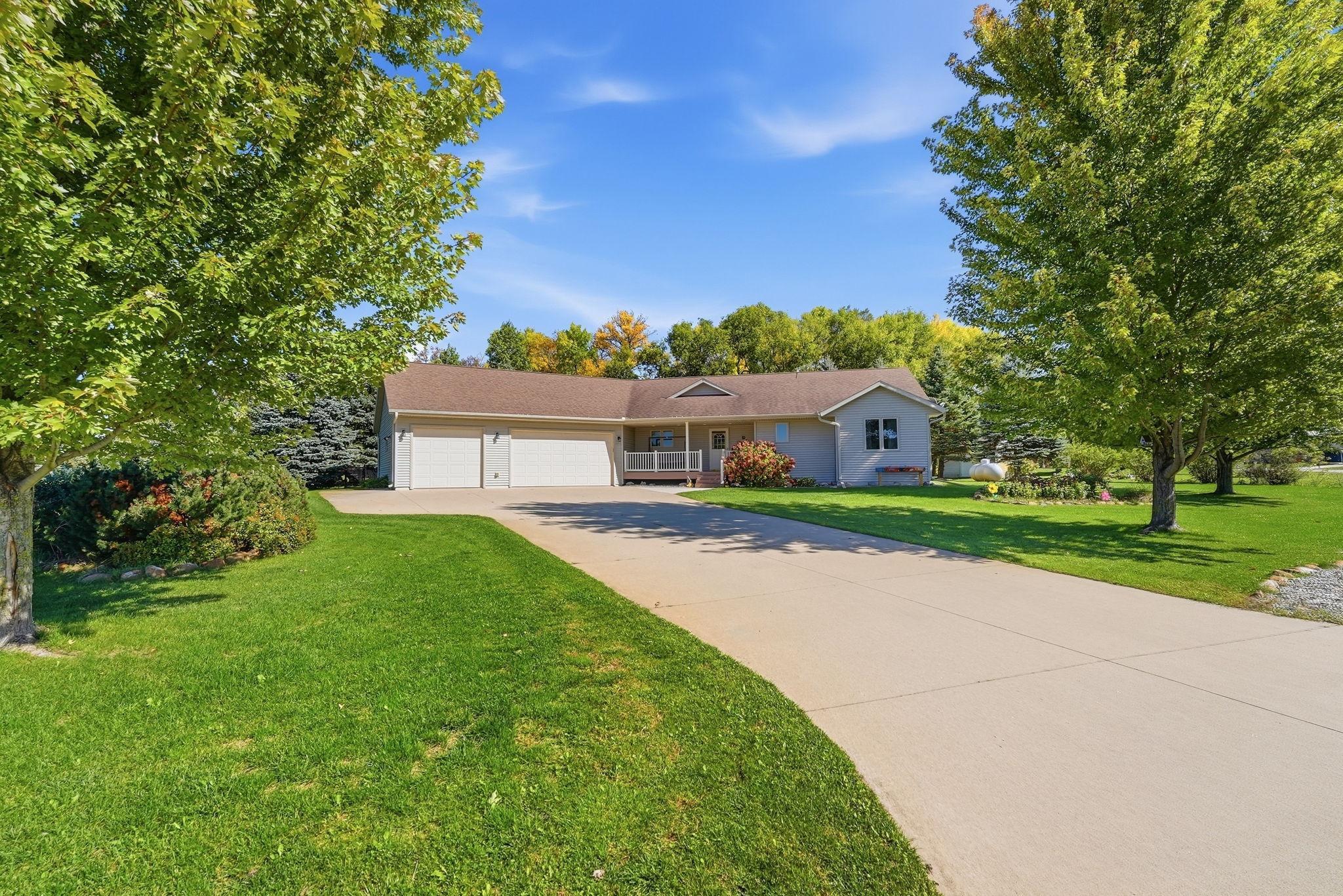 2006 single family home for sale at 158 Greenview Lane in Miltona, MN — 4 bed, 3 bath (photo 2 of 44)