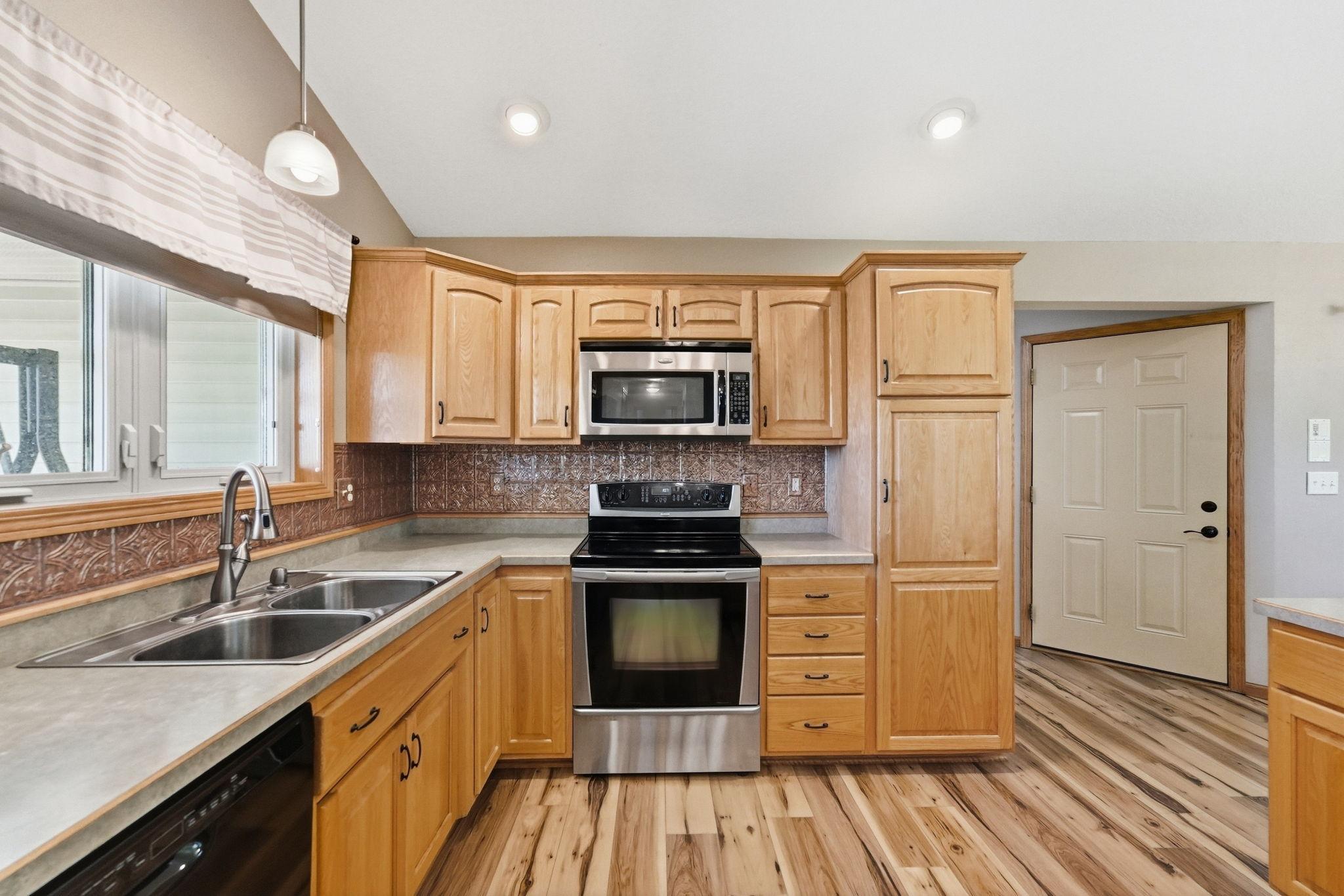 2006 single family home for sale at 158 Greenview Lane in Miltona, MN — 4 bed, 3 bath (photo 15 of 44)
