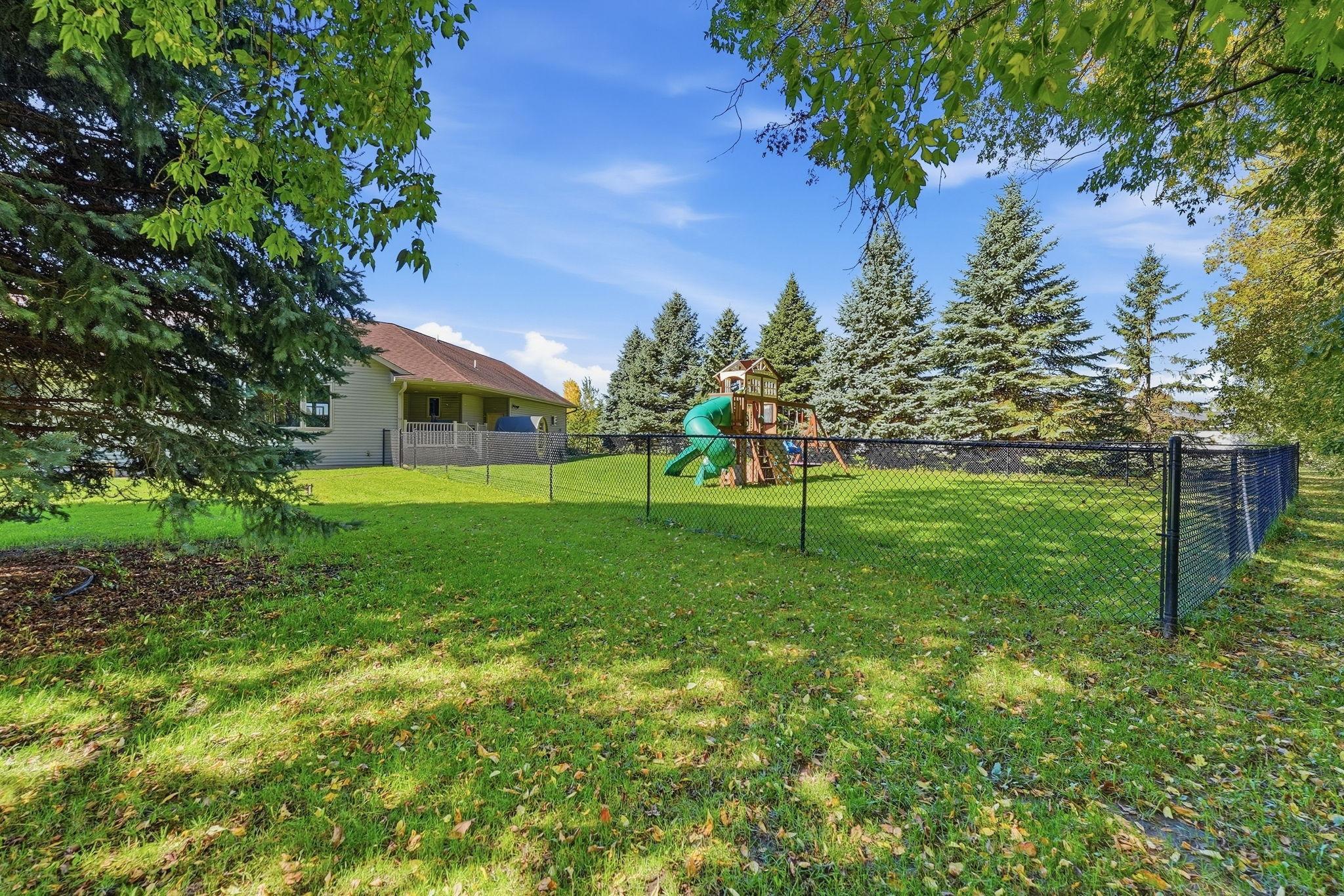 2006 single family home for sale at 158 Greenview Lane in Miltona, MN — 4 bed, 3 bath (photo 7 of 44)
