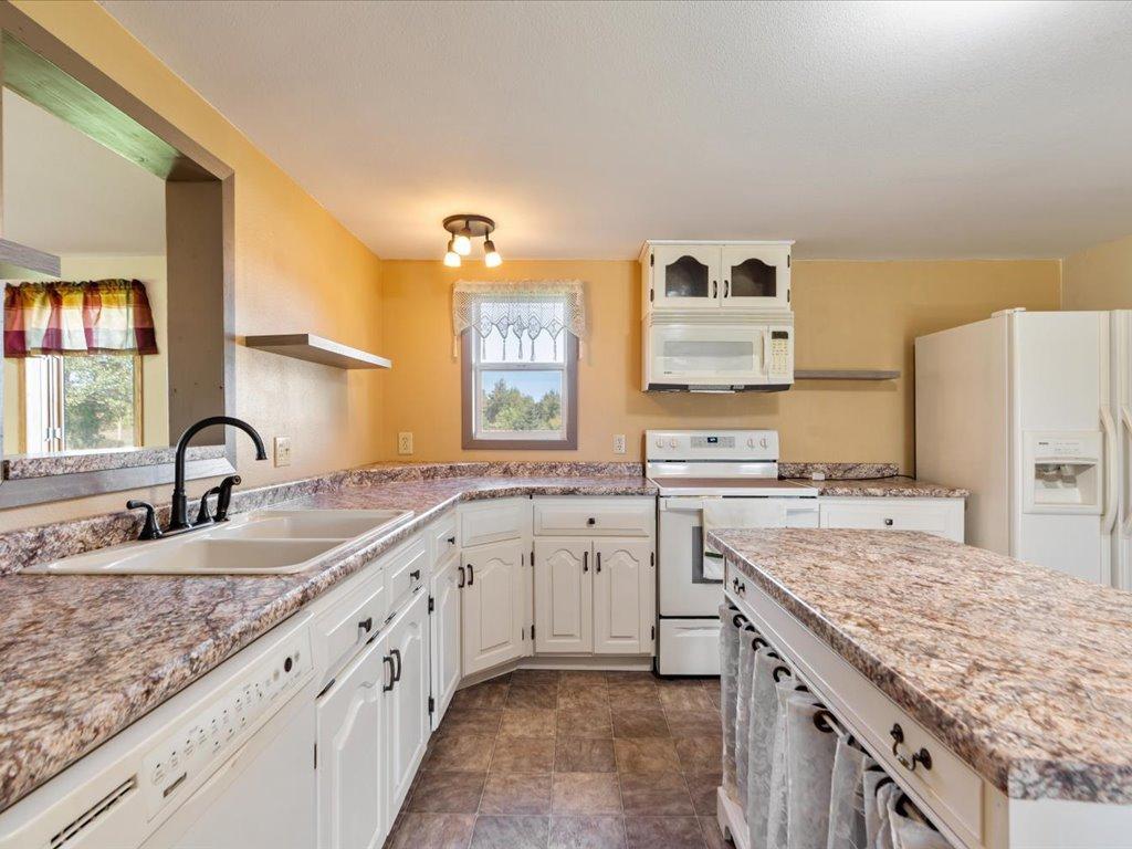 1905 single family home for sale at 13334 111th Avenue in Wadena, MN — 5 bed, 3 bath (photo 4 of 49)