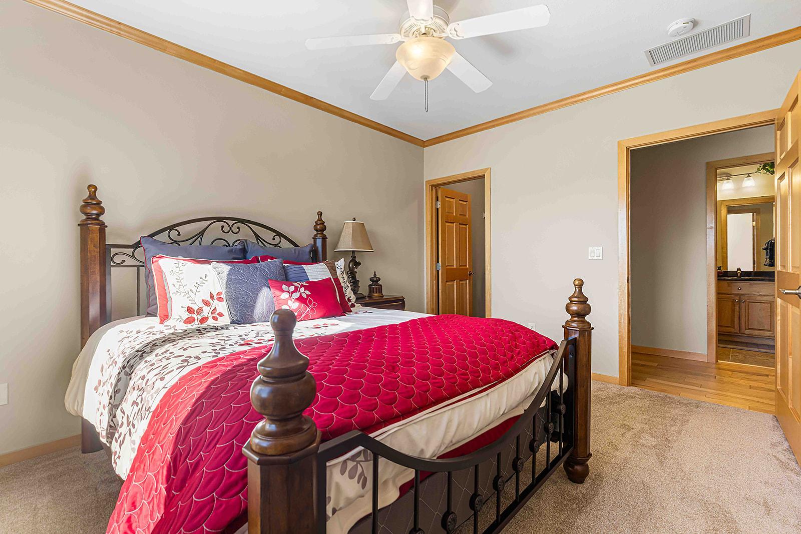 2005 condo for sale at 3200 S 11th Street S, Unit 217 in Fargo, ND — 2 bed, 2 bath (photo 12 of 26)