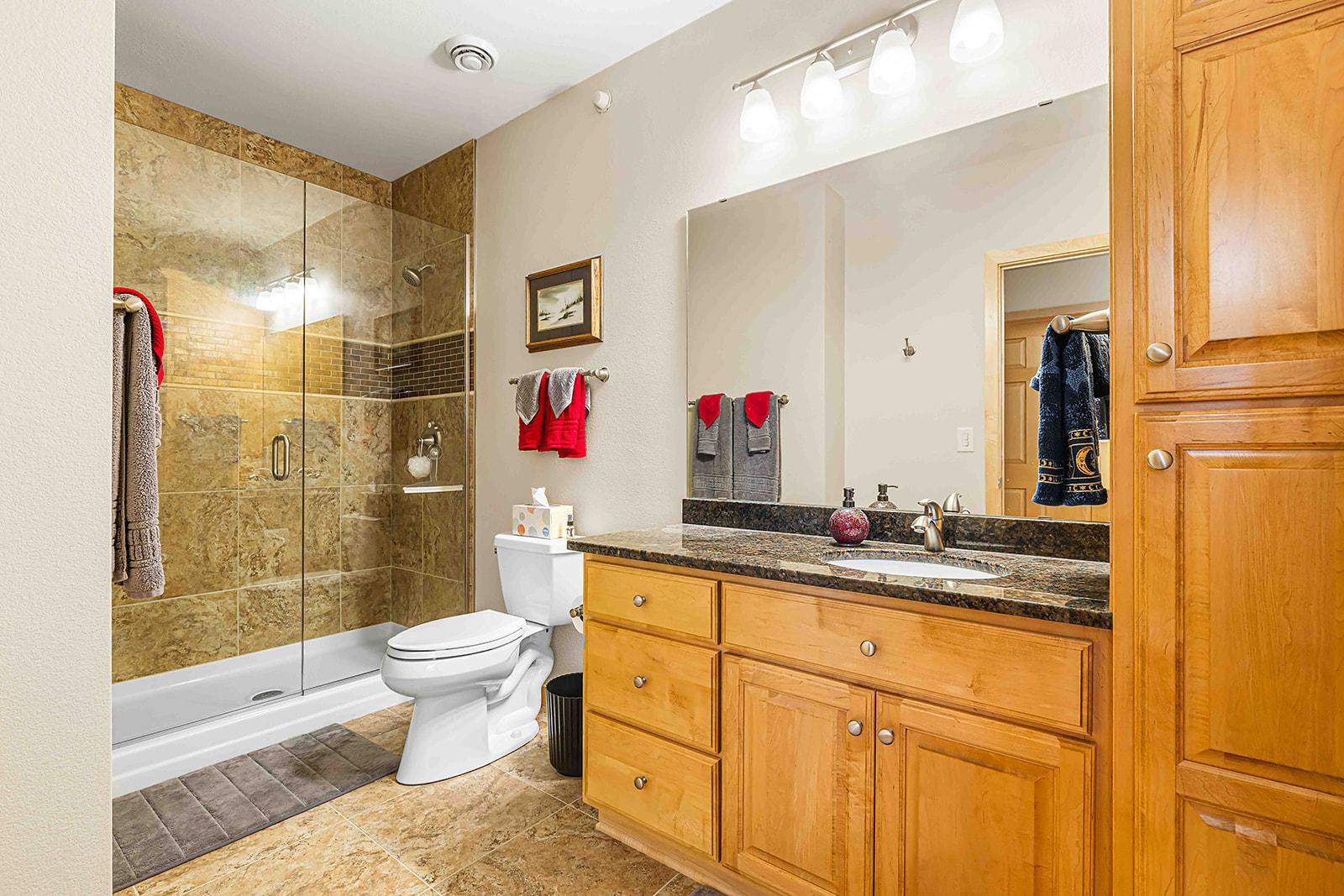 2005 condo for sale at 3200 S 11th Street S, Unit 217 in Fargo, ND — 2 bed, 2 bath (photo 17 of 26)