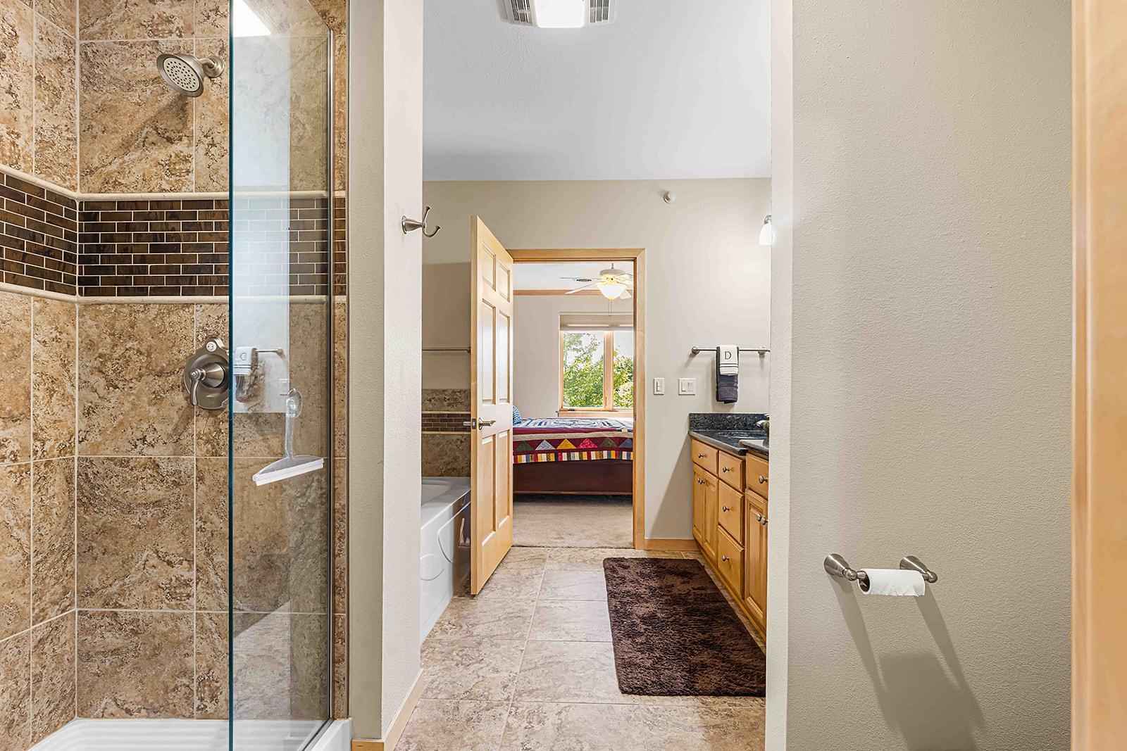 2005 condo for sale at 3200 S 11th Street S, Unit 217 in Fargo, ND — 2 bed, 2 bath (photo 19 of 26)