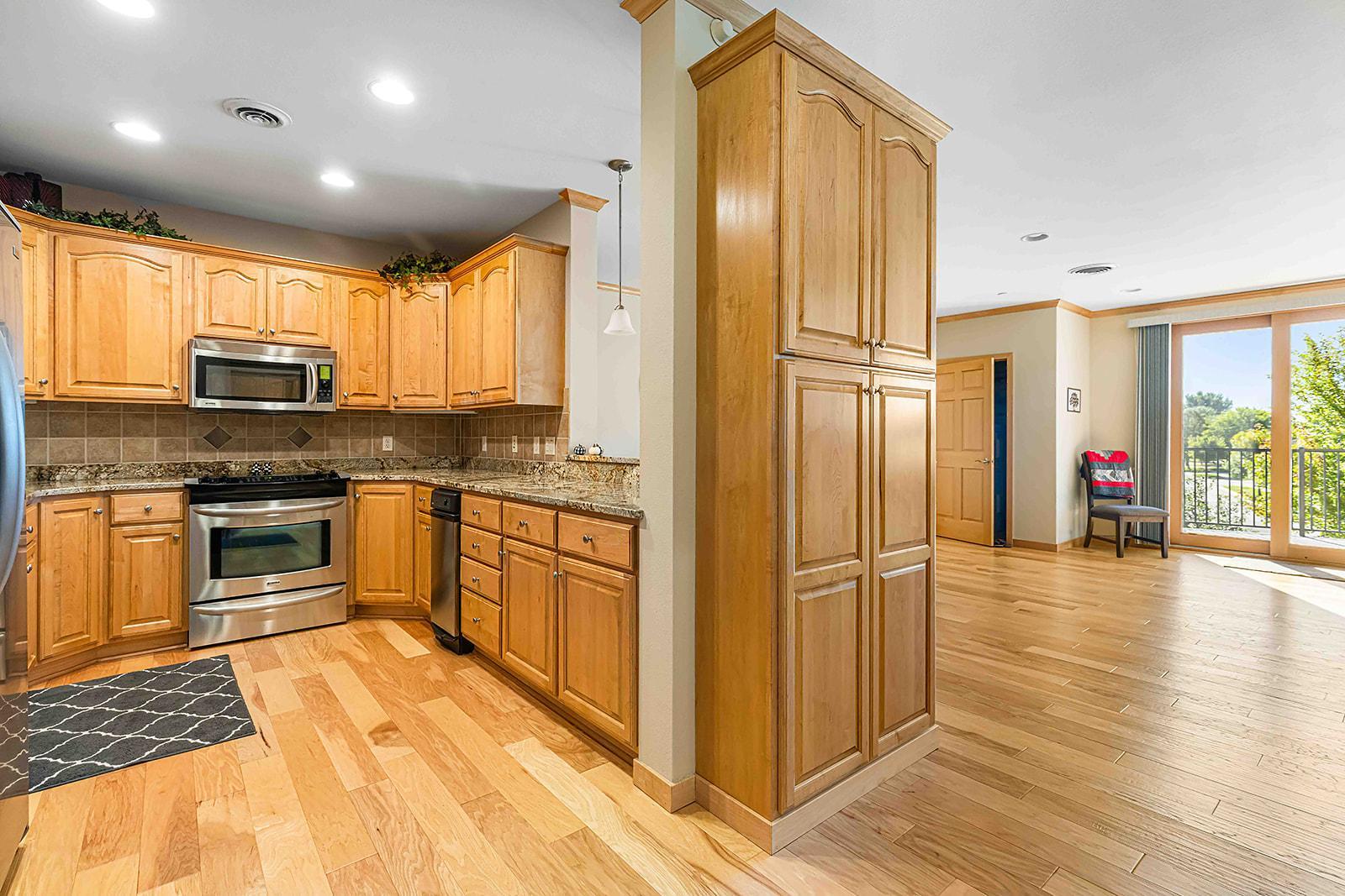2005 condo for sale at 3200 S 11th Street S, Unit 217 in Fargo, ND — 2 bed, 2 bath (photo 3 of 26)