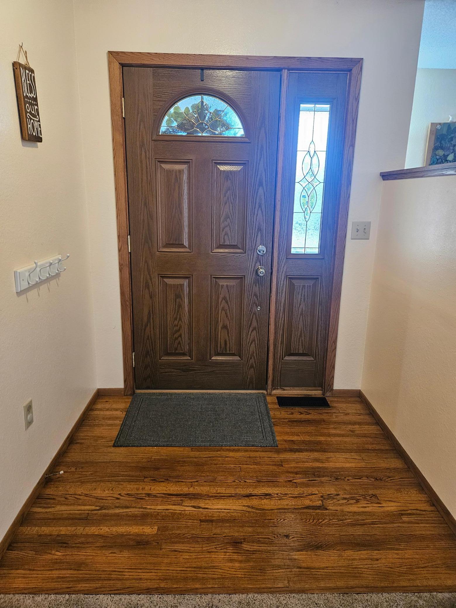 1985 single family home for sale at 319 3rd Street N in Wahpeton, ND — 4 bed, 3 bath (photo 2 of 30)