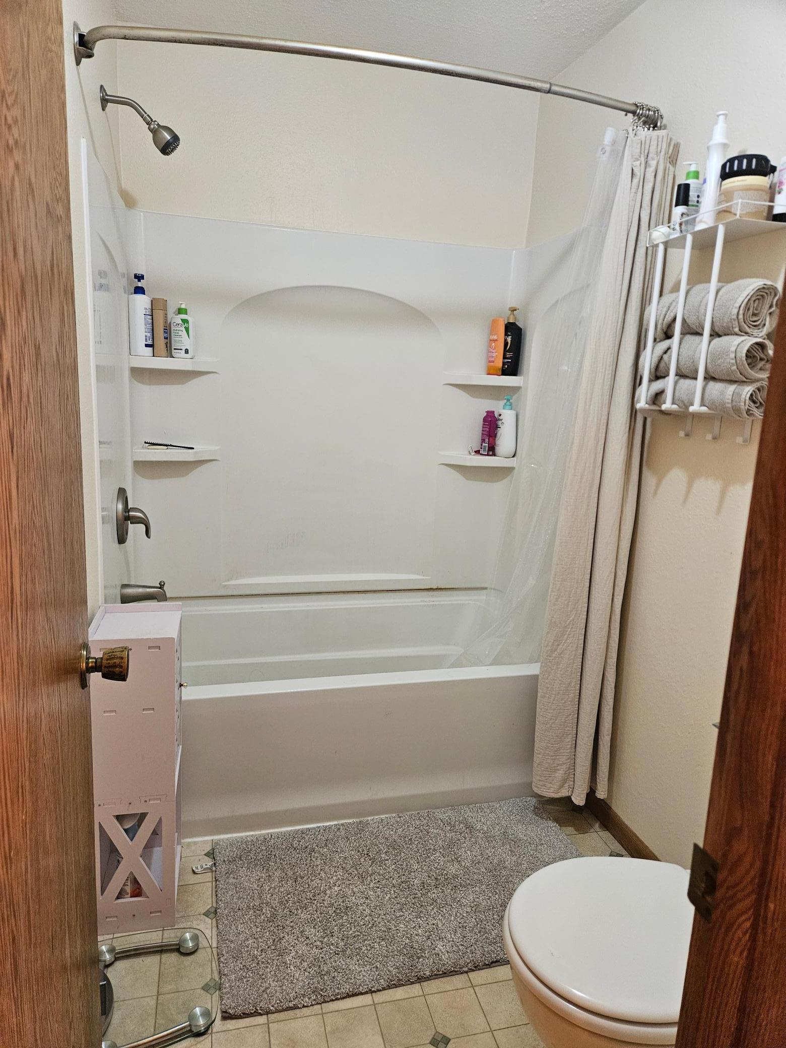 1985 single family home for sale at 319 3rd Street N in Wahpeton, ND — 4 bed, 3 bath (photo 12 of 30)