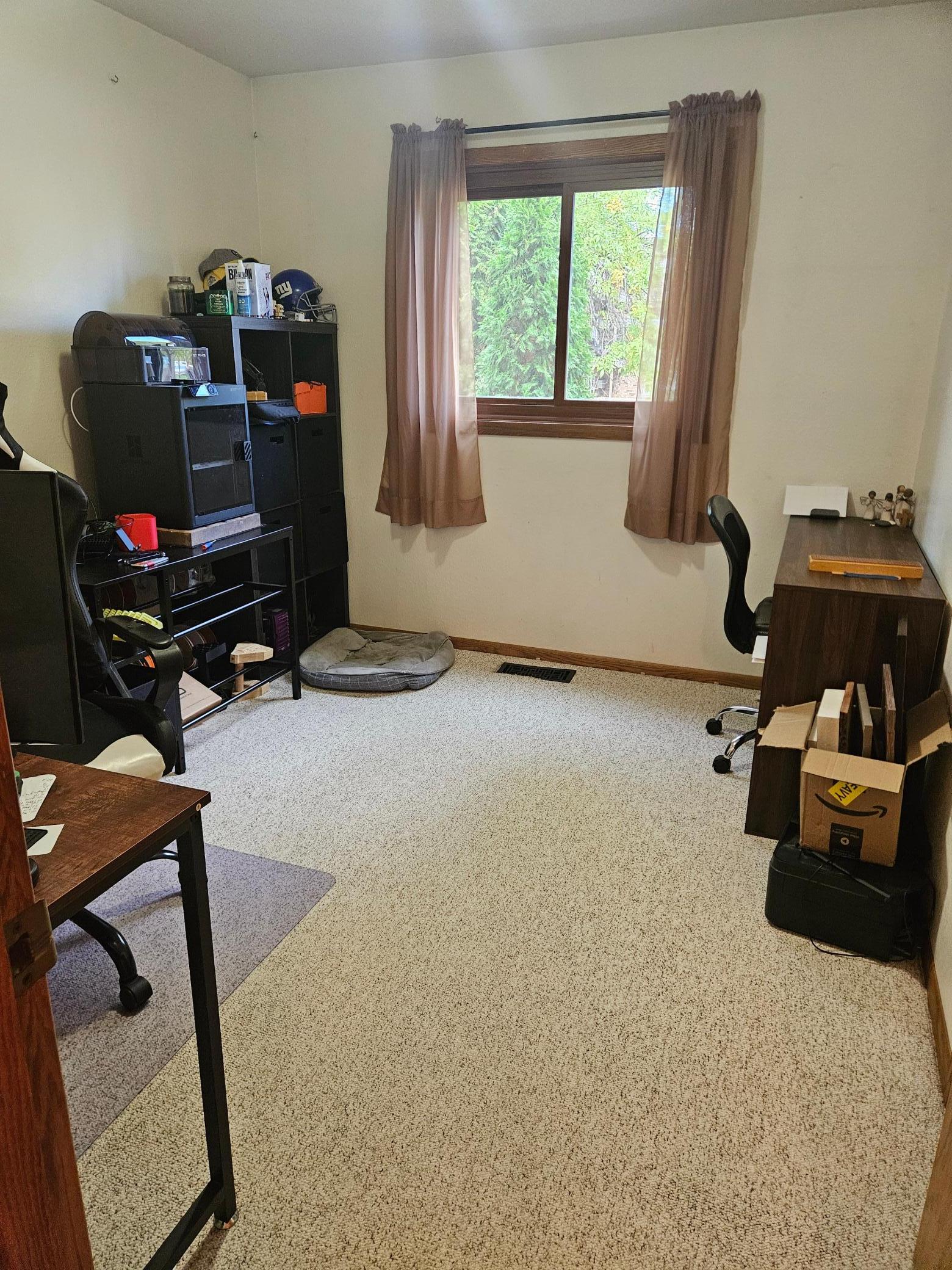 1985 single family home for sale at 319 3rd Street N in Wahpeton, ND — 4 bed, 3 bath (photo 13 of 30)