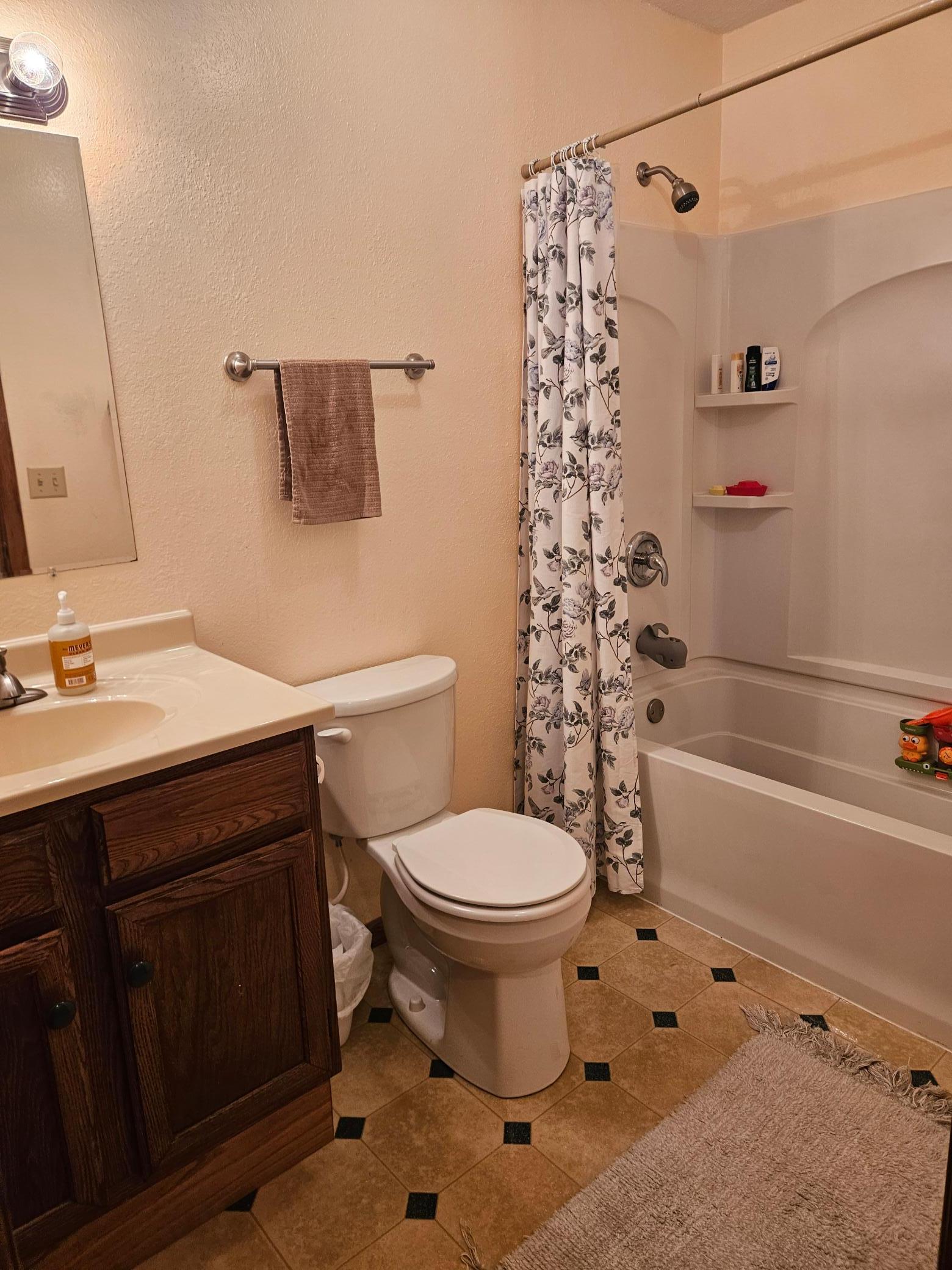 1985 single family home for sale at 319 3rd Street N in Wahpeton, ND — 4 bed, 3 bath (photo 14 of 30)