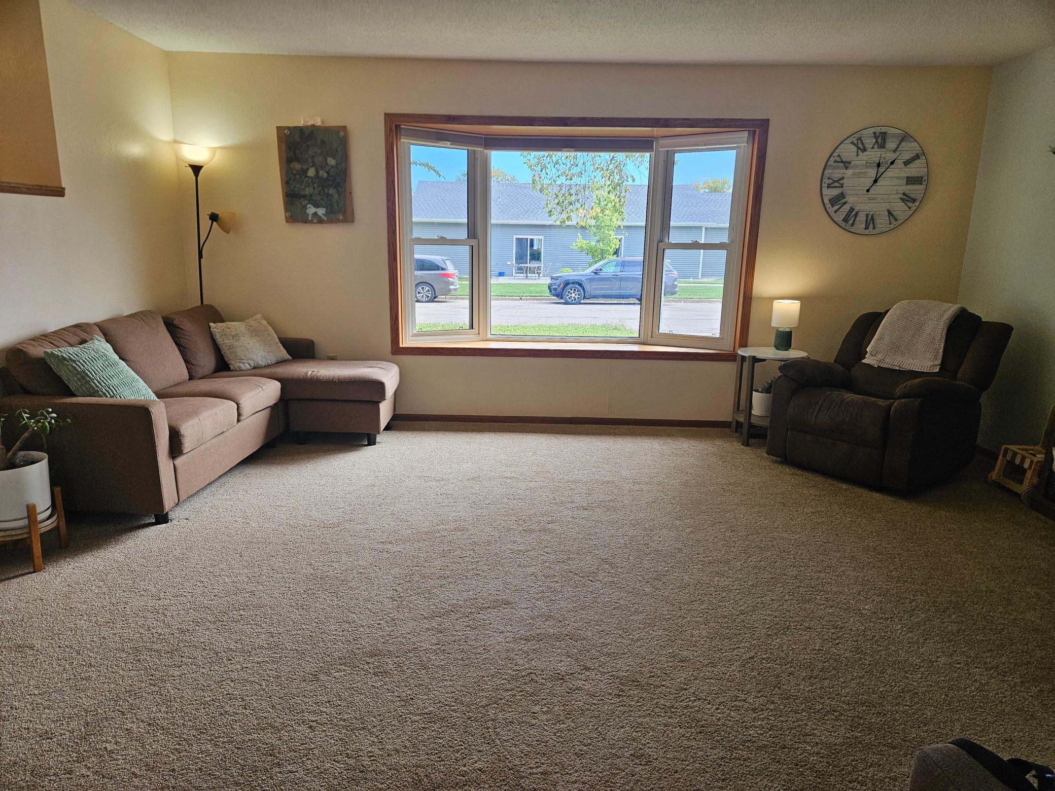 1985 single family home for sale at 319 3rd Street N in Wahpeton, ND — 4 bed, 3 bath (photo 3 of 30)