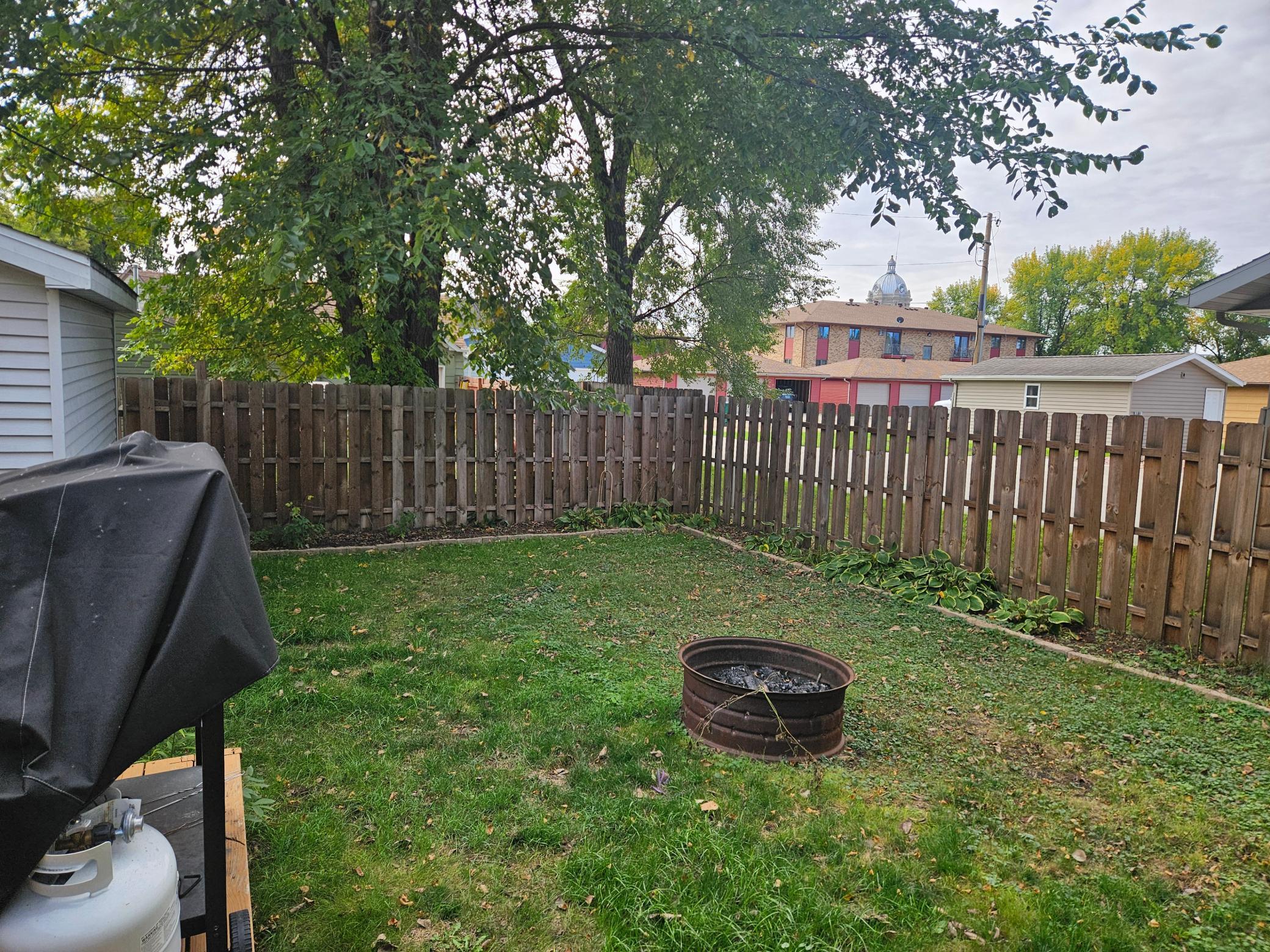 1985 single family home for sale at 319 3rd Street N in Wahpeton, ND — 4 bed, 3 bath (photo 28 of 30)