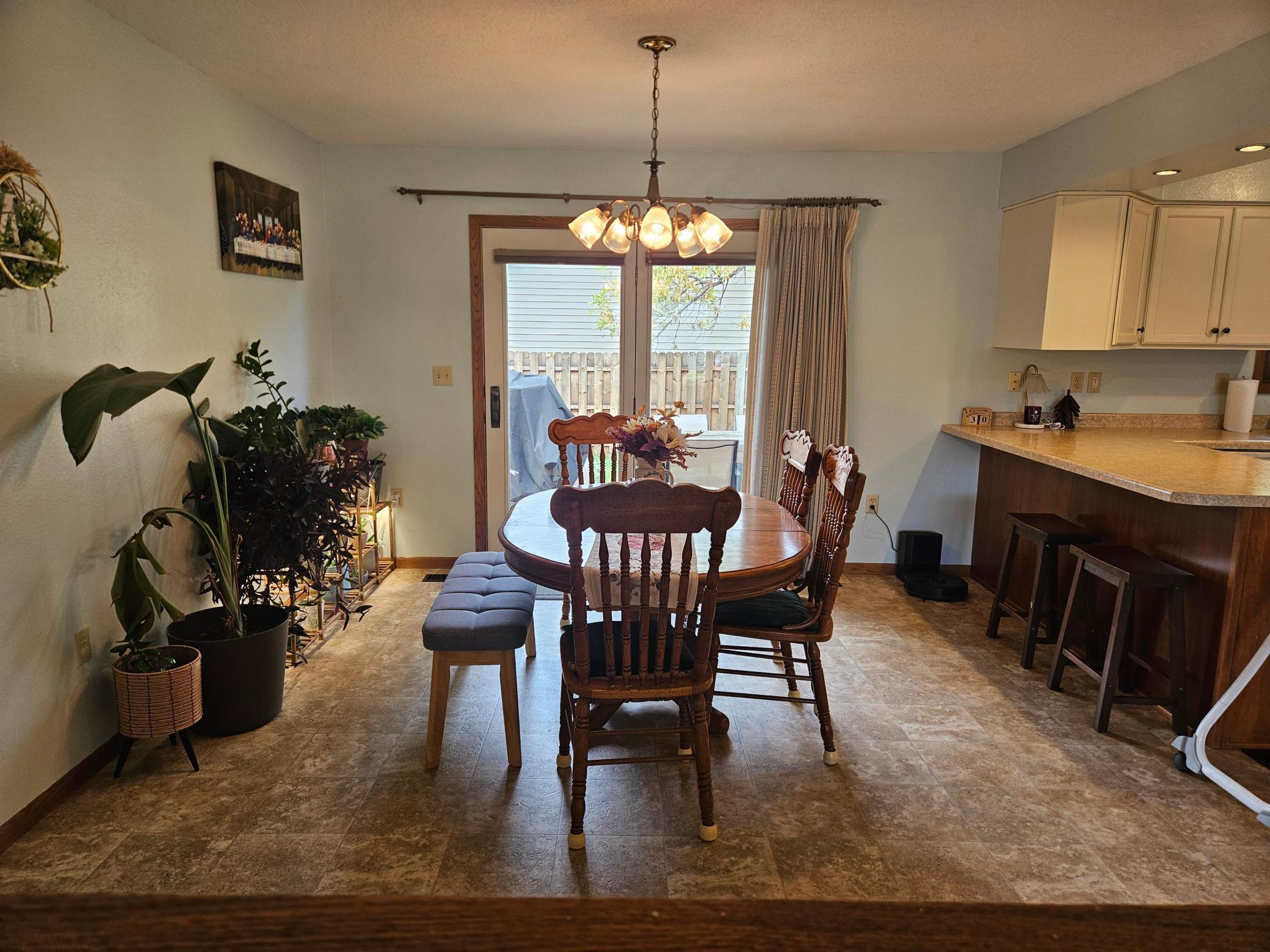 1985 single family home for sale at 319 3rd Street N in Wahpeton, ND — 4 bed, 3 bath (photo 5 of 30)