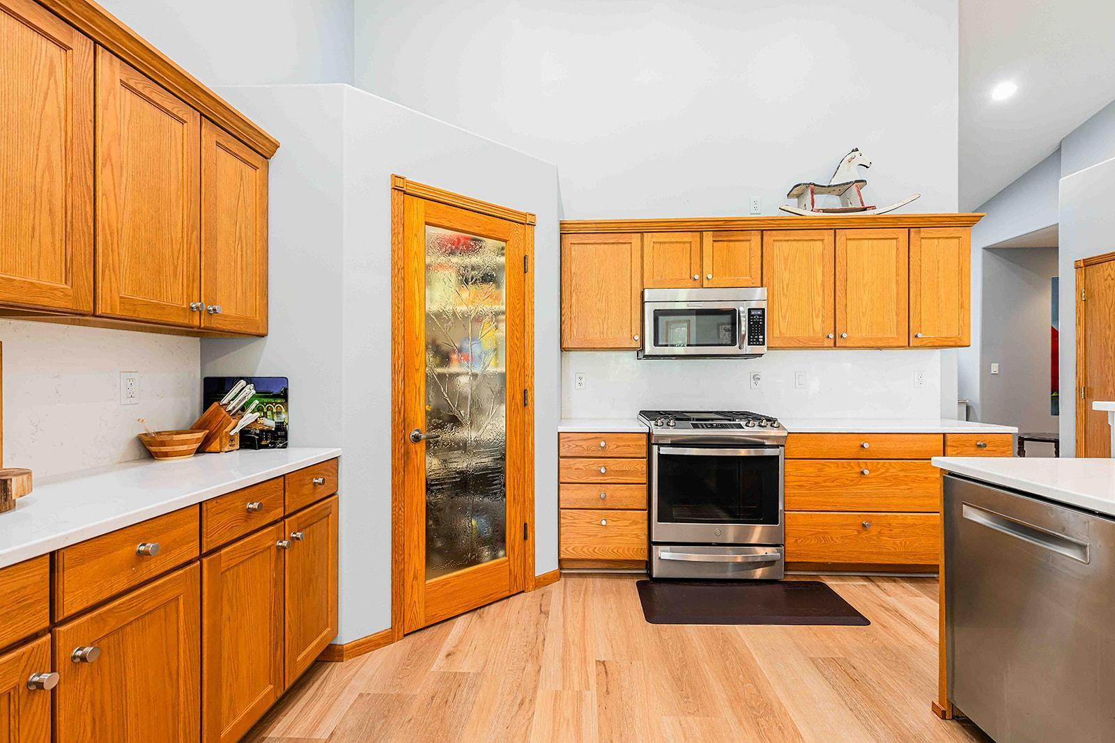 2007 single family home for sale at 812 S 36th Street S in Moorhead, MN — 4 bed, 3 bath (photo 13 of 58)