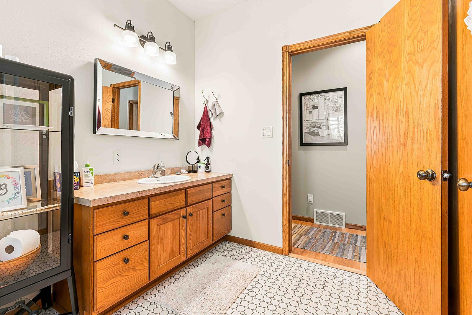 2007 single family home for sale at 812 S 36th Street S in Moorhead, MN — 4 bed, 3 bath (photo 28 of 58)