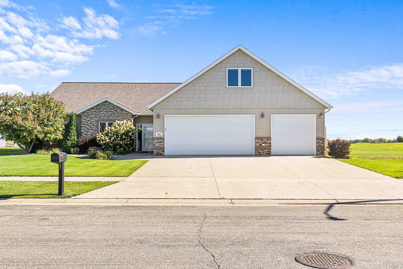 2007 single family home for sale at 812 S 36th Street S in Moorhead, MN — 4 bed, 3 bath (photo 41 of 58)