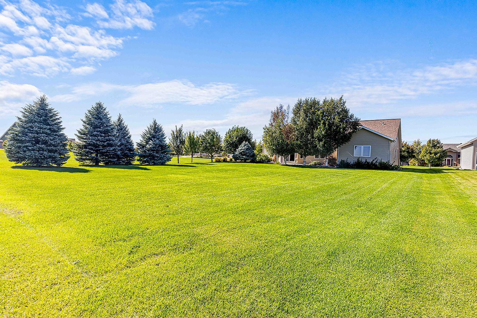2007 single family home for sale at 812 S 36th Street S in Moorhead, MN — 4 bed, 3 bath (photo 43 of 58)